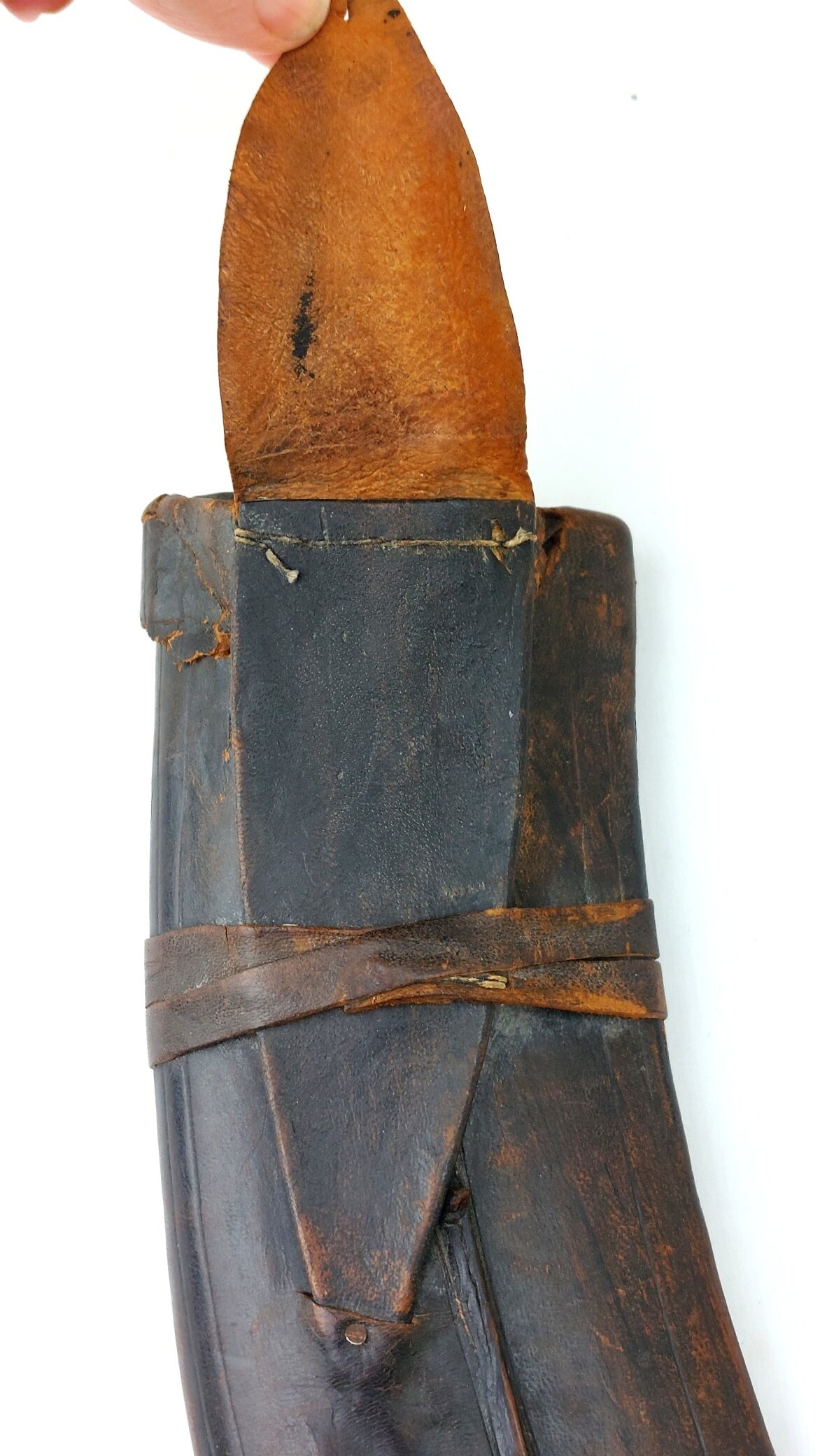 Nepalese, Late Victorian / Early 20th Century Kukri Knife Set, Lion’s Head Pommel, Studded Horn Hilt, with Karda, Chakmak and Leather Covered Scabbard - Image 28