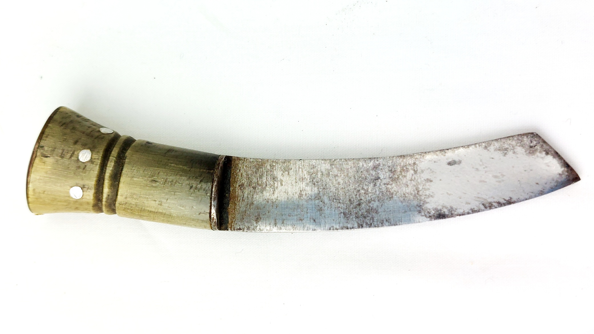 Nepalese, Late Victorian / Early 20th Century Kukri Knife Set, Lion’s Head Pommel, Studded Horn Hilt, with Karda, Chakmak and Leather Covered Scabbard - Image 23