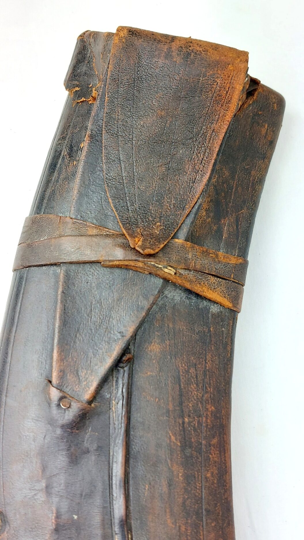 Nepalese, Late Victorian / Early 20th Century Kukri Knife Set, Lion’s Head Pommel, Studded Horn Hilt, with Karda, Chakmak and Leather Covered Scabbard - Image 27