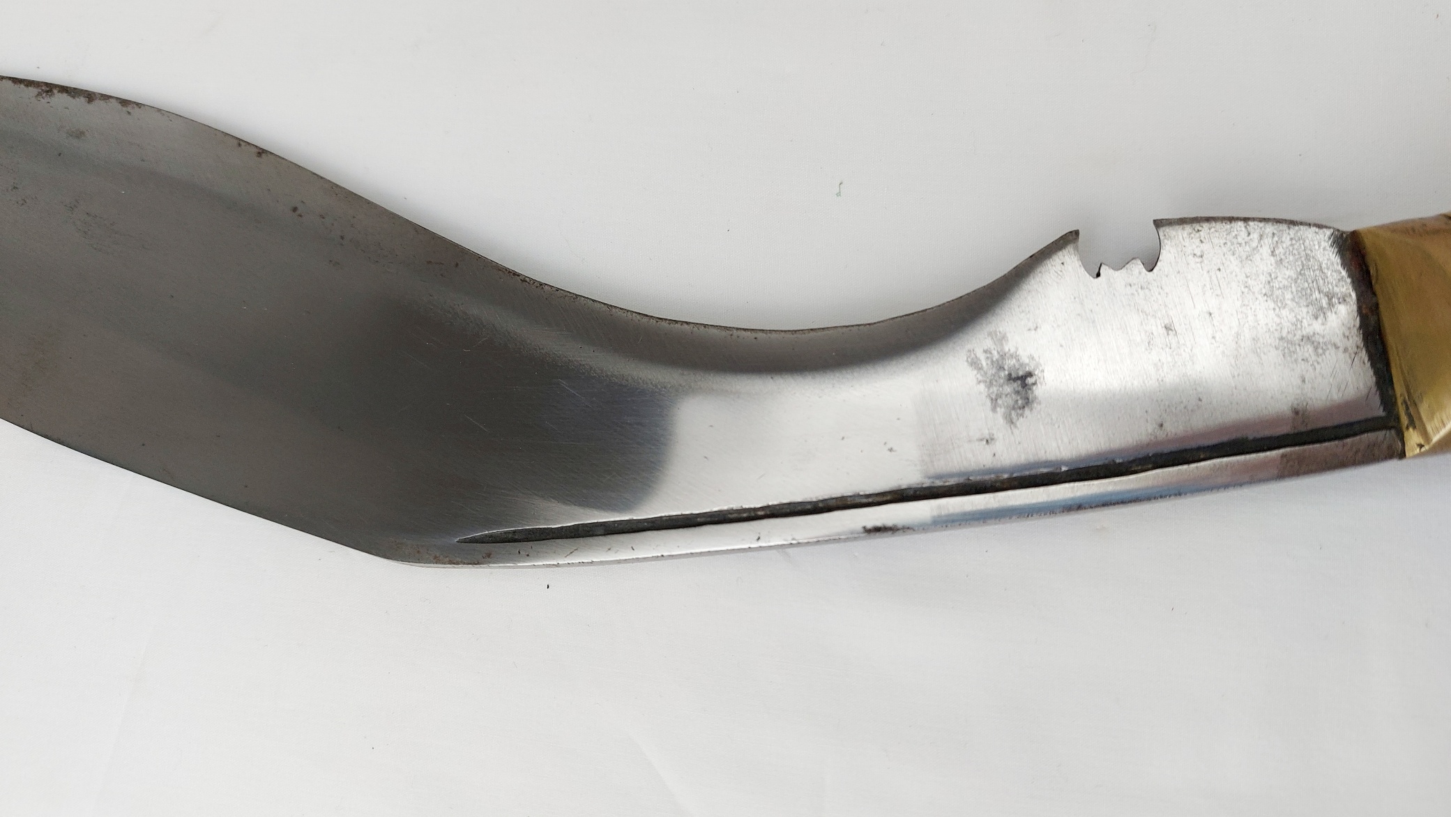 Nepalese, Late Victorian / Early 20th Century Kukri Knife Set, Lion’s Head Pommel, Studded Horn Hilt, with Karda, Chakmak and Leather Covered Scabbard - Image 10