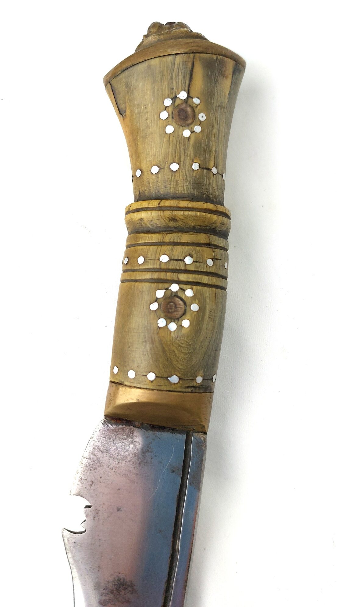 Nepalese, Late Victorian / Early 20th Century Kukri Knife Set, Lion’s Head Pommel, Studded Horn Hilt, with Karda, Chakmak and Leather Covered Scabbard - Image 15