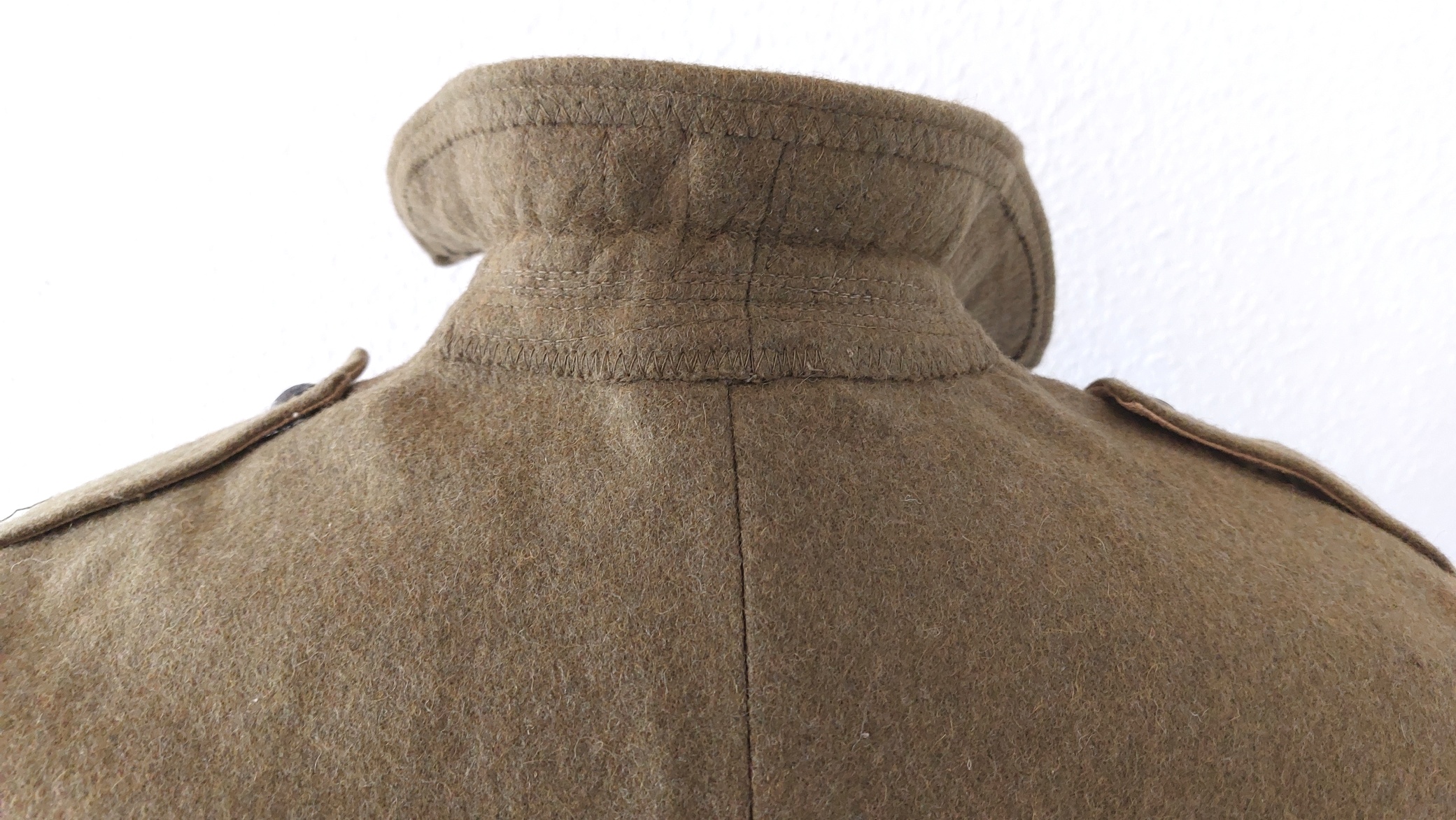Romanian, 1976, Romanian People’s Army Wool Service Tunic, Râmnicu Sărat Factory Label, Socialist State Emblem Buttons, Size 42 (Small) - Image 11