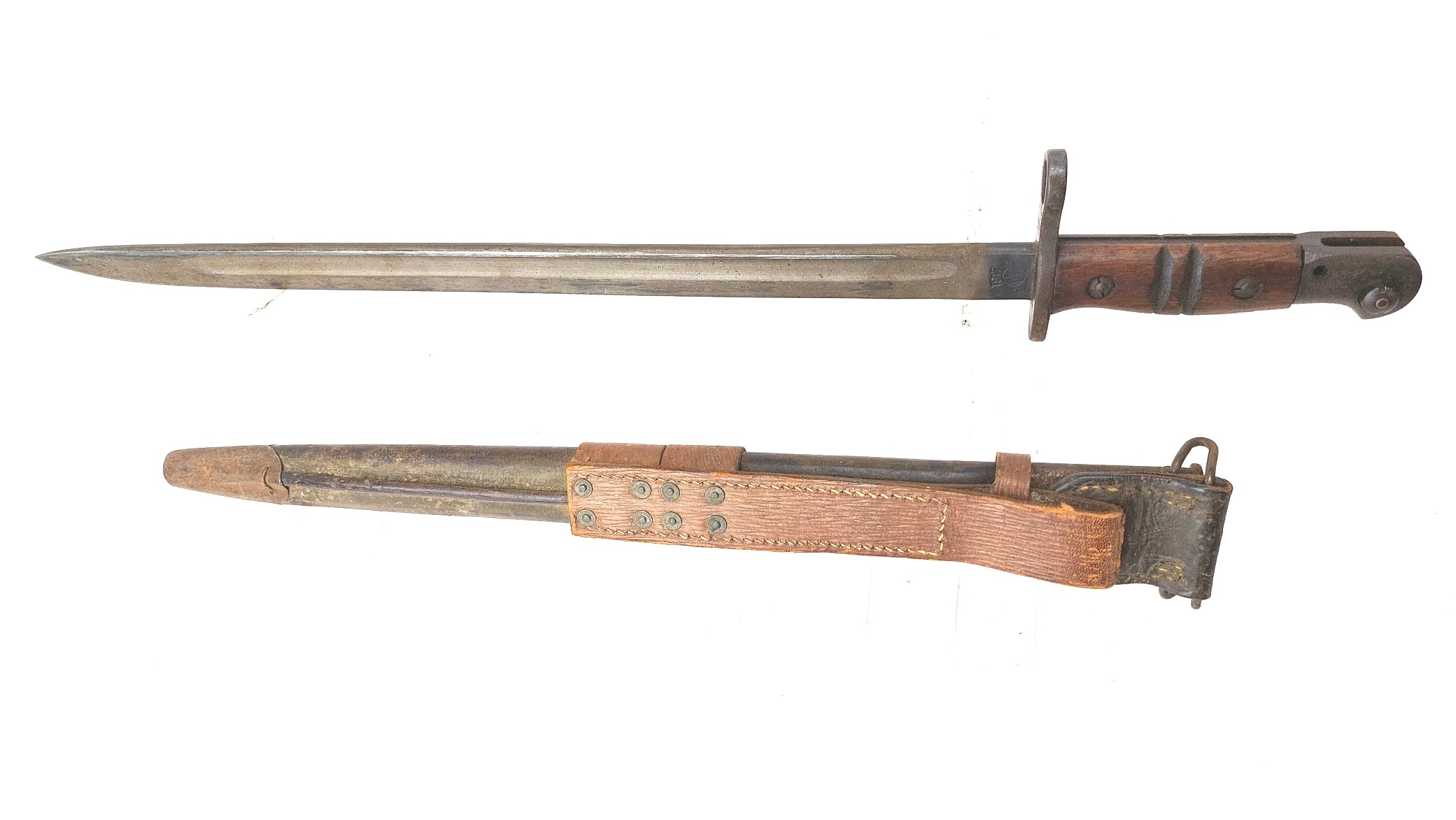 US, WW1 - Dated 1917, Winchester Model 1917 Bayonet with 1st Pattern Maxim Scabbard and WW2 British P39 Emergency Frog - Image 3