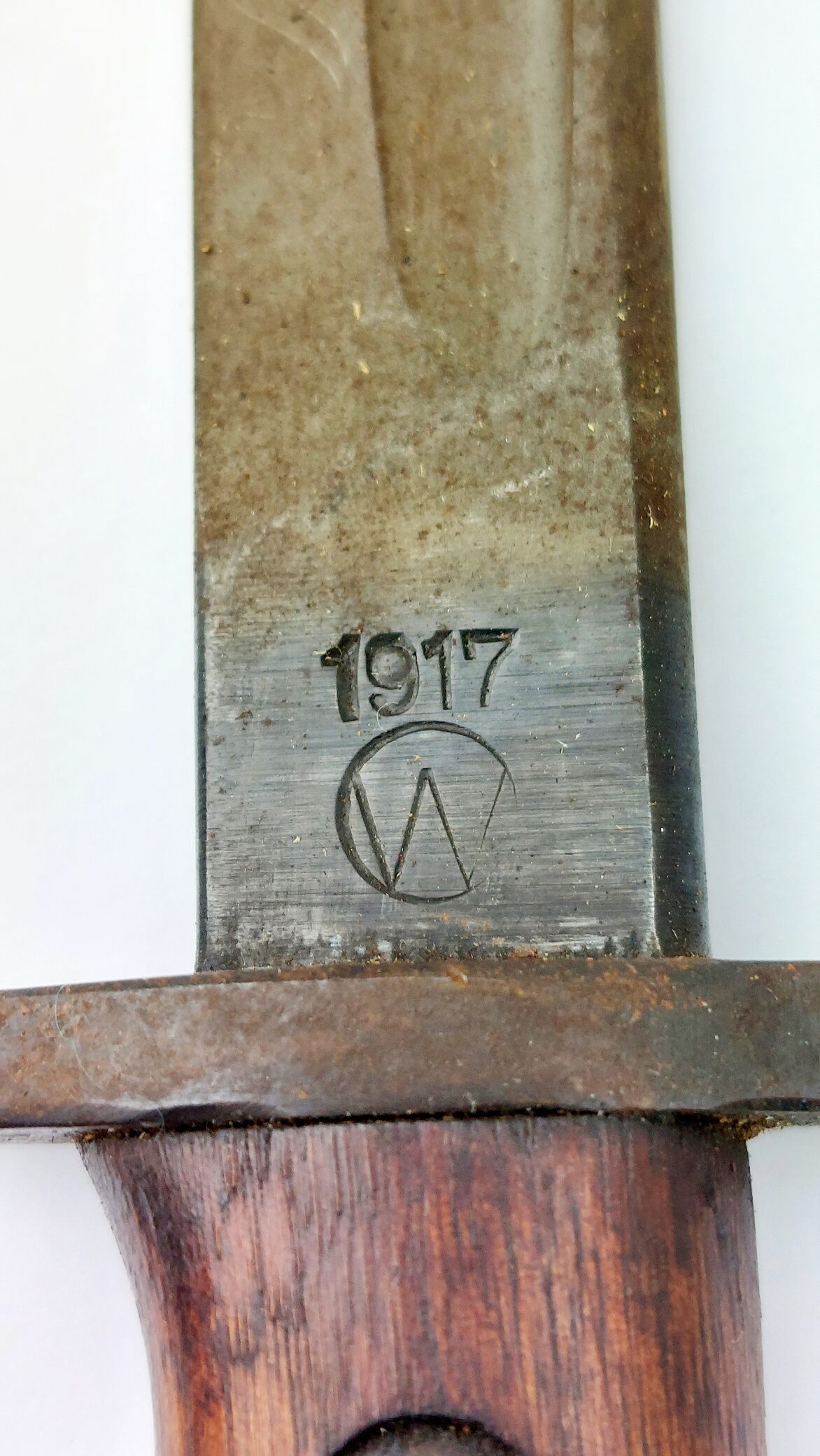 US, WW1 - Dated 1917, Winchester Model 1917 Bayonet with 1st Pattern Maxim Scabbard and WW2 British P39 Emergency Frog - Image 4
