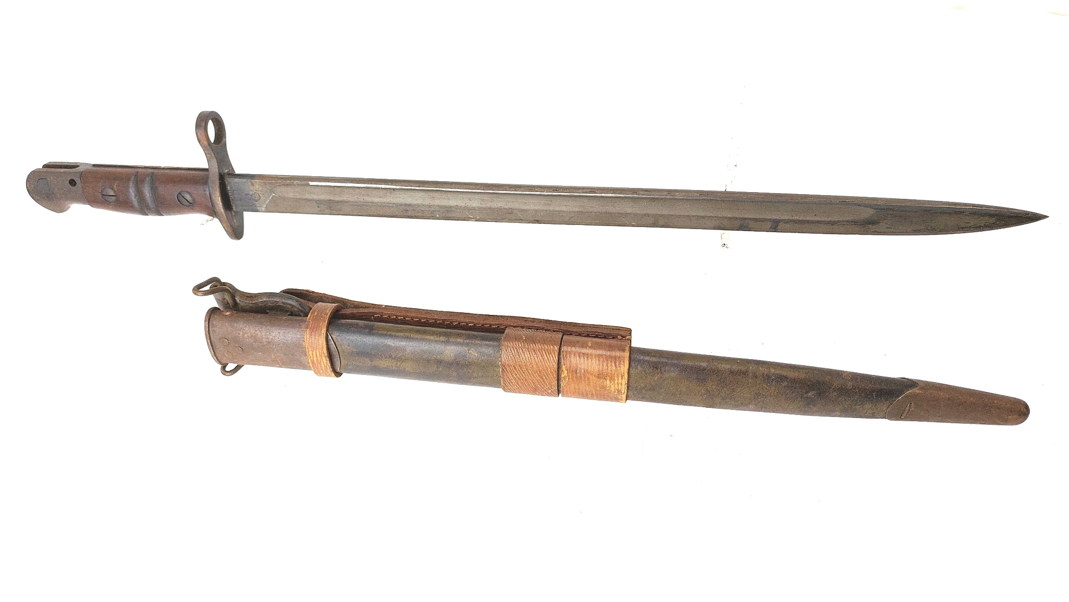 US, WW1 - Dated 1917, Winchester Model 1917 Bayonet with 1st Pattern Maxim Scabbard and WW2 British P39 Emergency Frog - Image 2