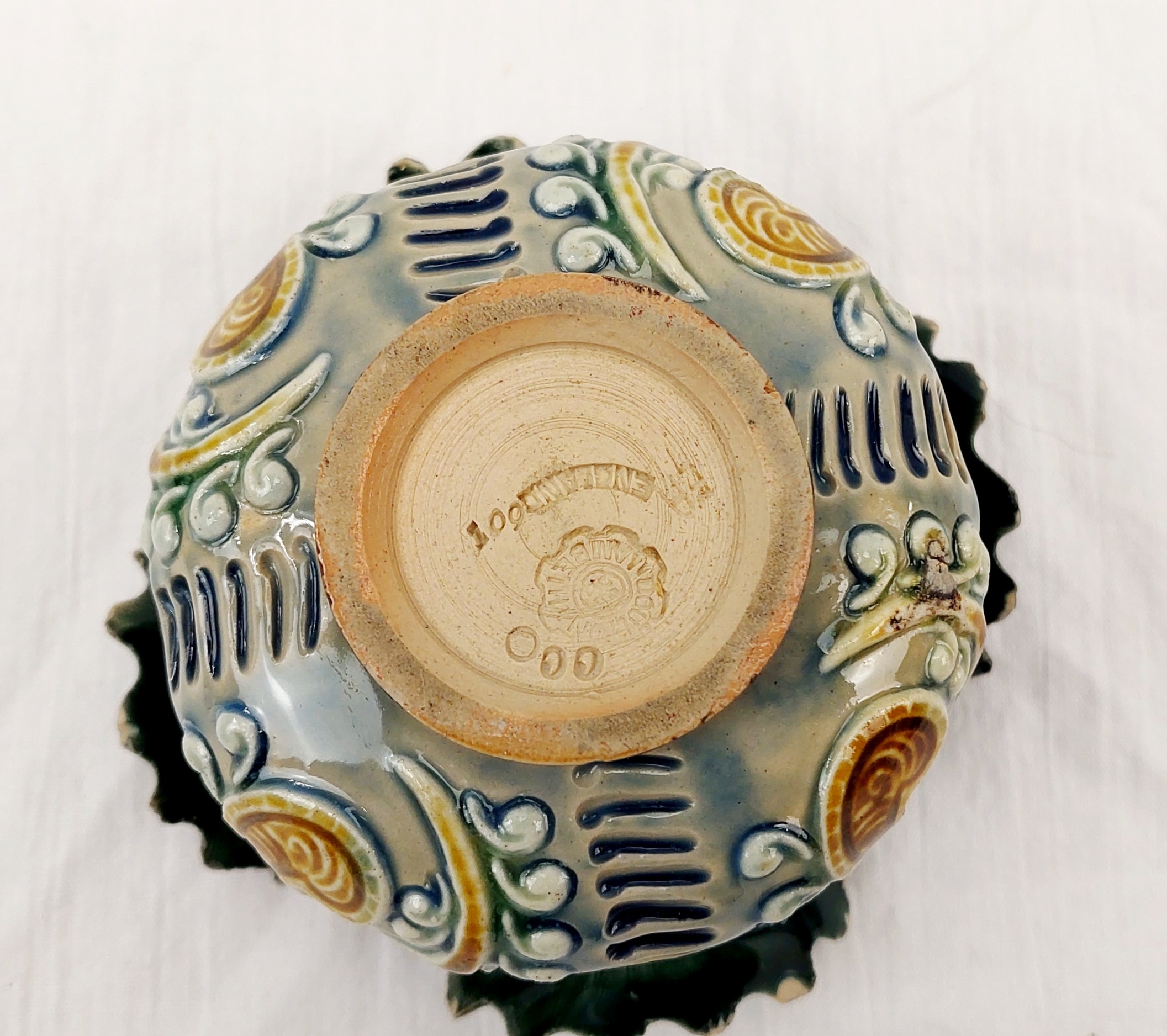 c1880 Art Nouveau Doulton Lambeth Frilled Rim Pot - Image 8