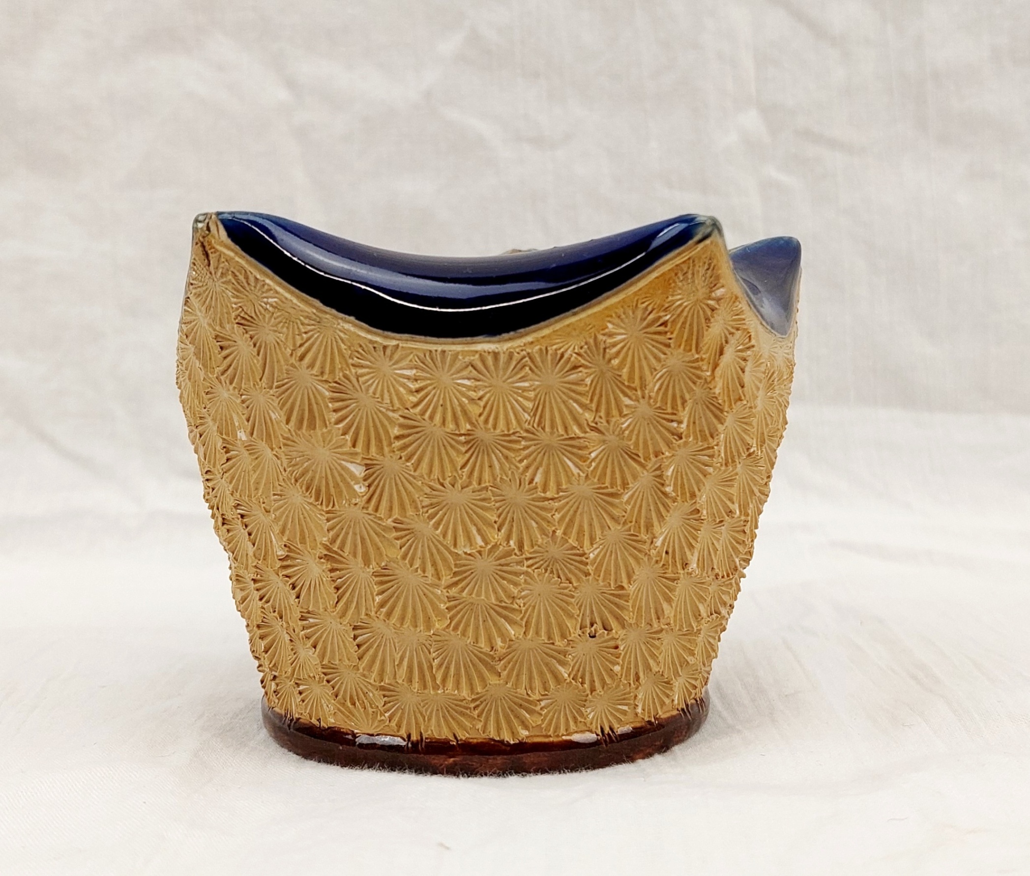 c1880 Art Nouveau Doulton Lambeth Silicon Ware Frilled Rim Pot - Image 3