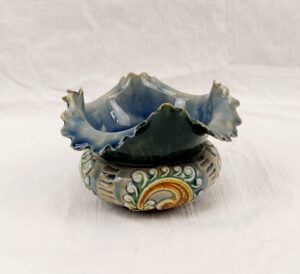 c1880 Art Nouveau Doulton Lambeth Frilled Rim Pot