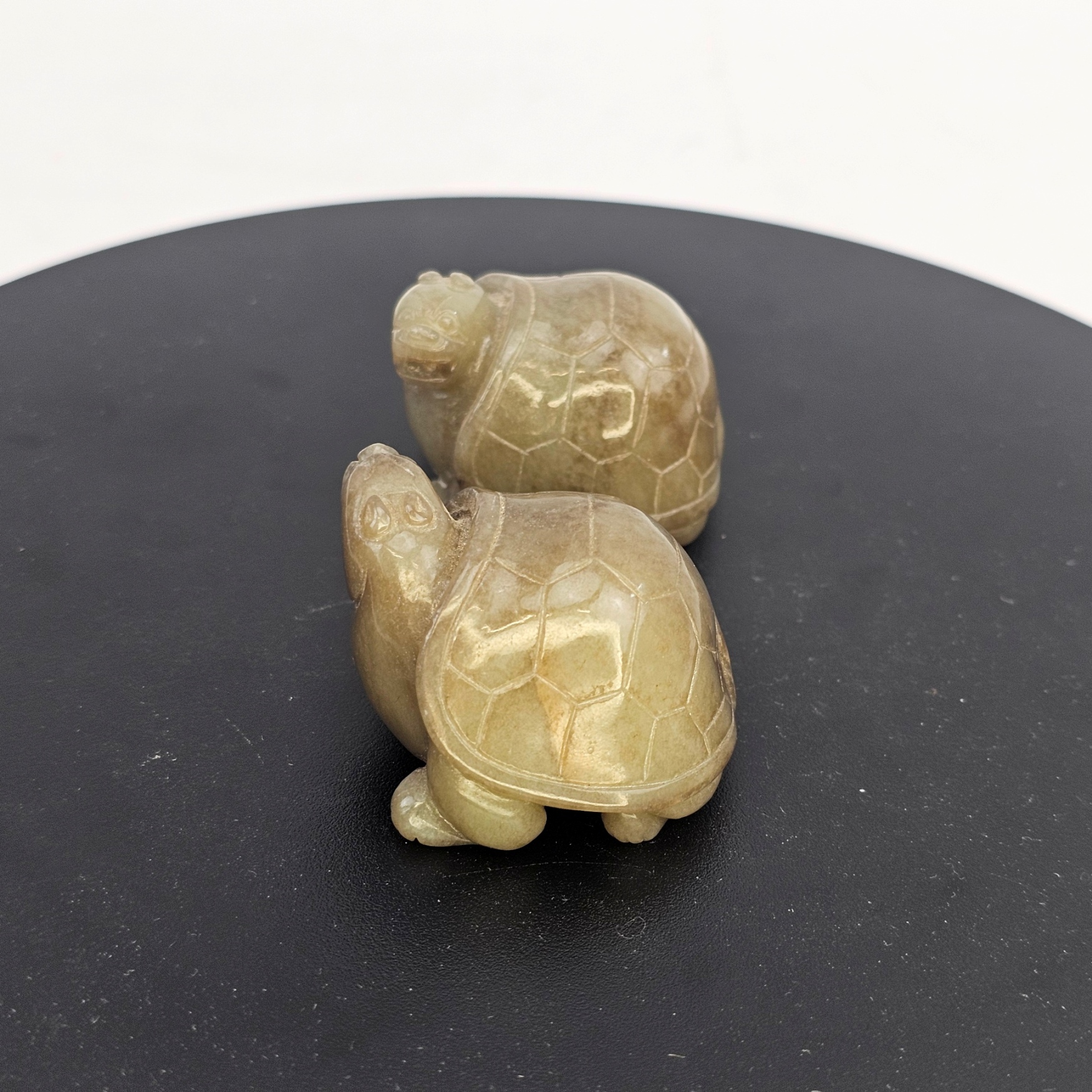Chinese Qing Dynasty Nephrite Jade Pair of Tortoises - Image 2