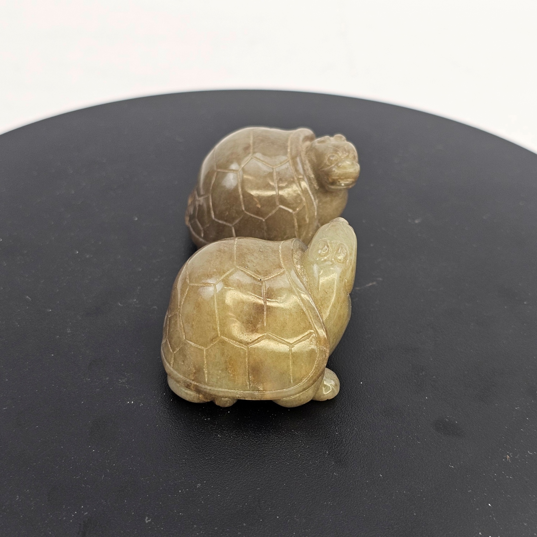 Chinese Qing Dynasty Nephrite Jade Pair of Tortoises - Image 4