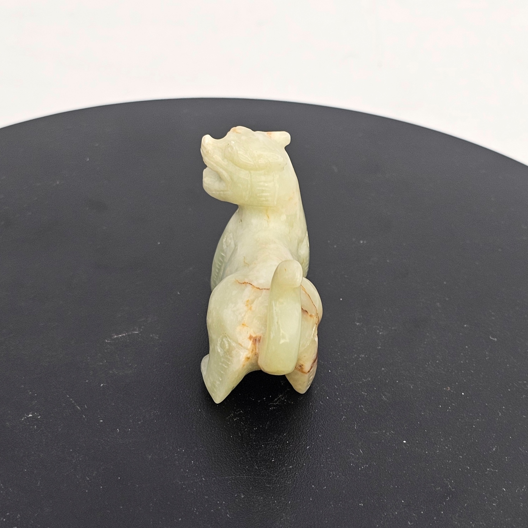 Chinese Qing Dynasty Nephrite Jade Carving Of A Lion - Image 2