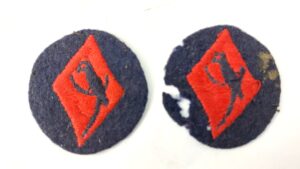 British, WW2, Pair of 48th (South Midland) Infantry Division Cloth Formation Signs – “Parrot Badge with Red Eye” – Original Wartime Sleeve Patches