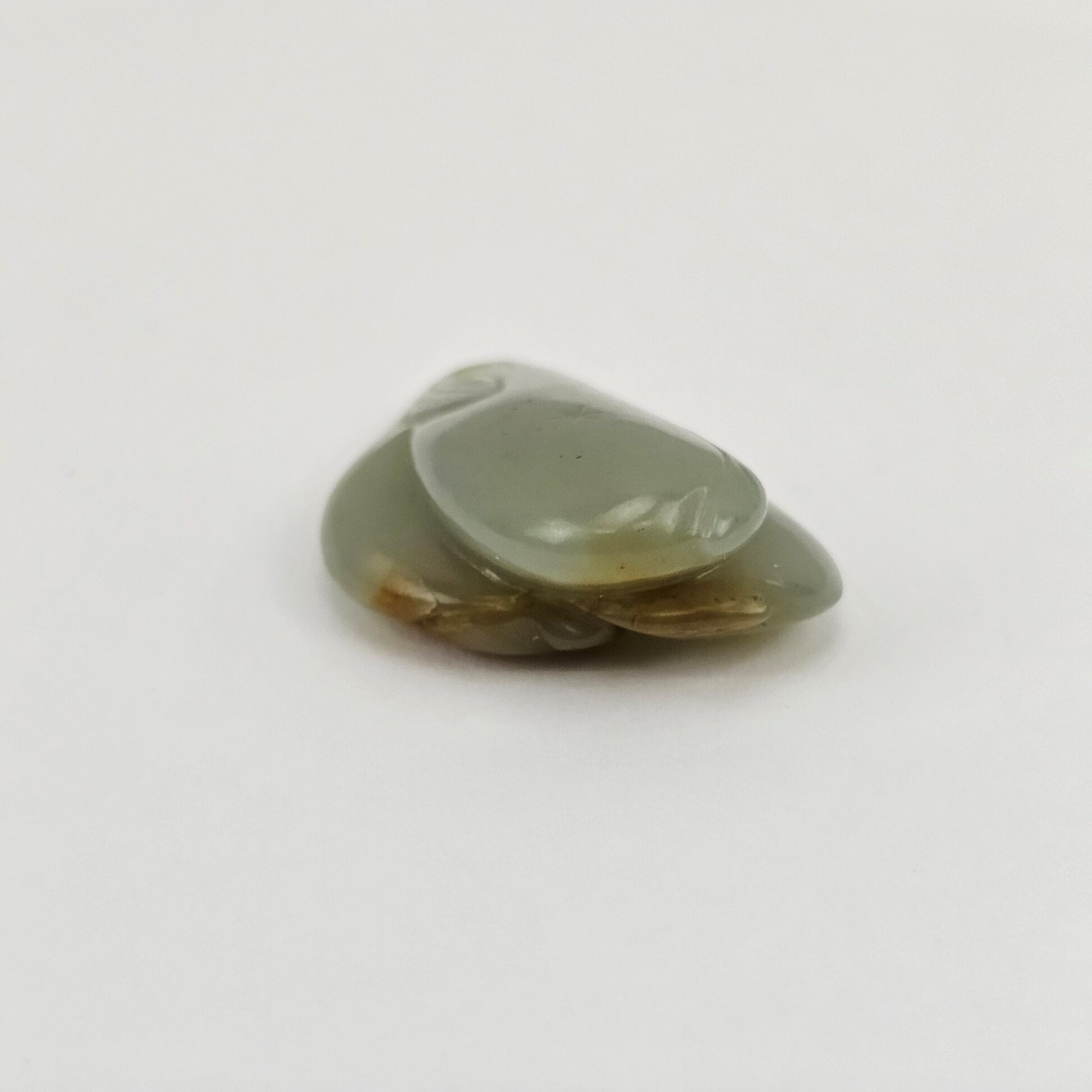 Chinese Carved Celadon and Russet Nephrite Jade Pendant Double Peach Group, Qing Dynasty or Earlier - Image 5