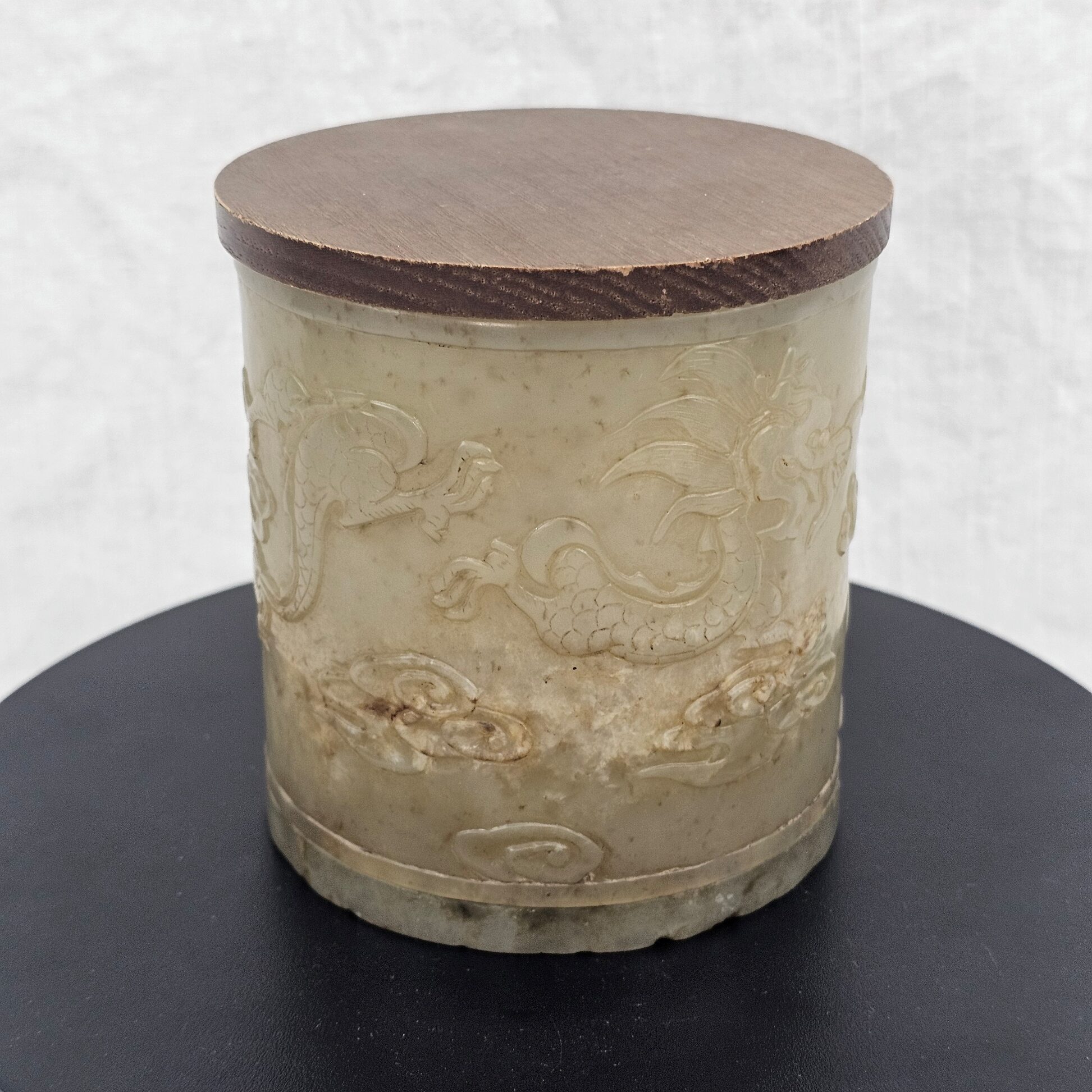 Chinese Celadon Nephrite Jade Brush Pot Carved with Dragon in Clouds, Ming to Early Qing Dynasty, 16th to 17th Century - Image 7