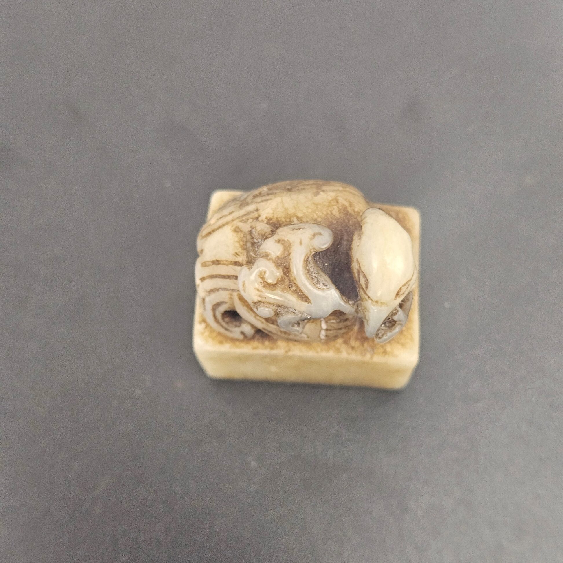 Chinese Qing Dynasty Celadon Jade Seal with Cormorant and Lingzhi Finial, 19th Century - Image 5