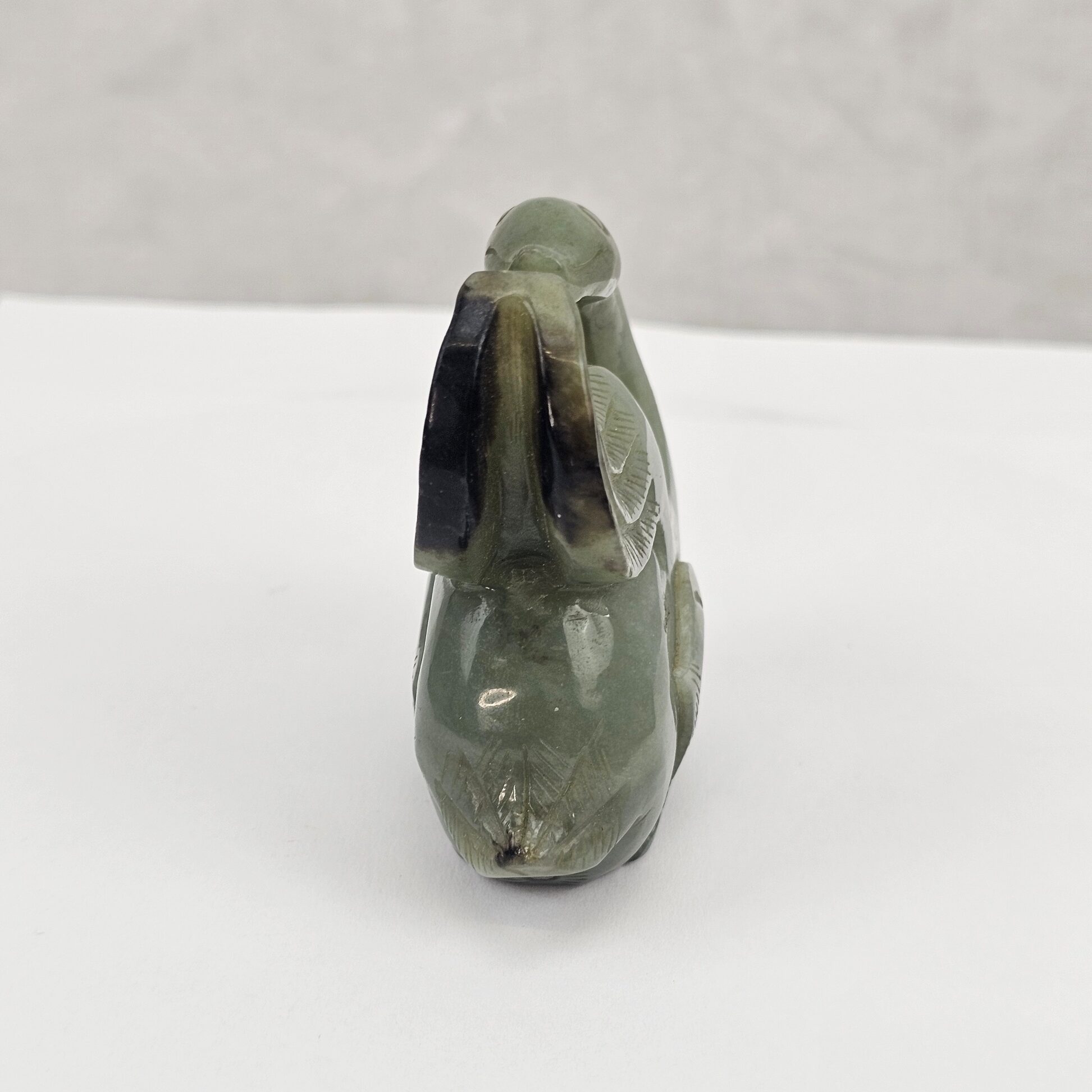 Chinese Qing Dynasty Dark Green Nephrite Jade Carving of a Goose and Gosling with Lotus, 18th to 19th Century - Image 2