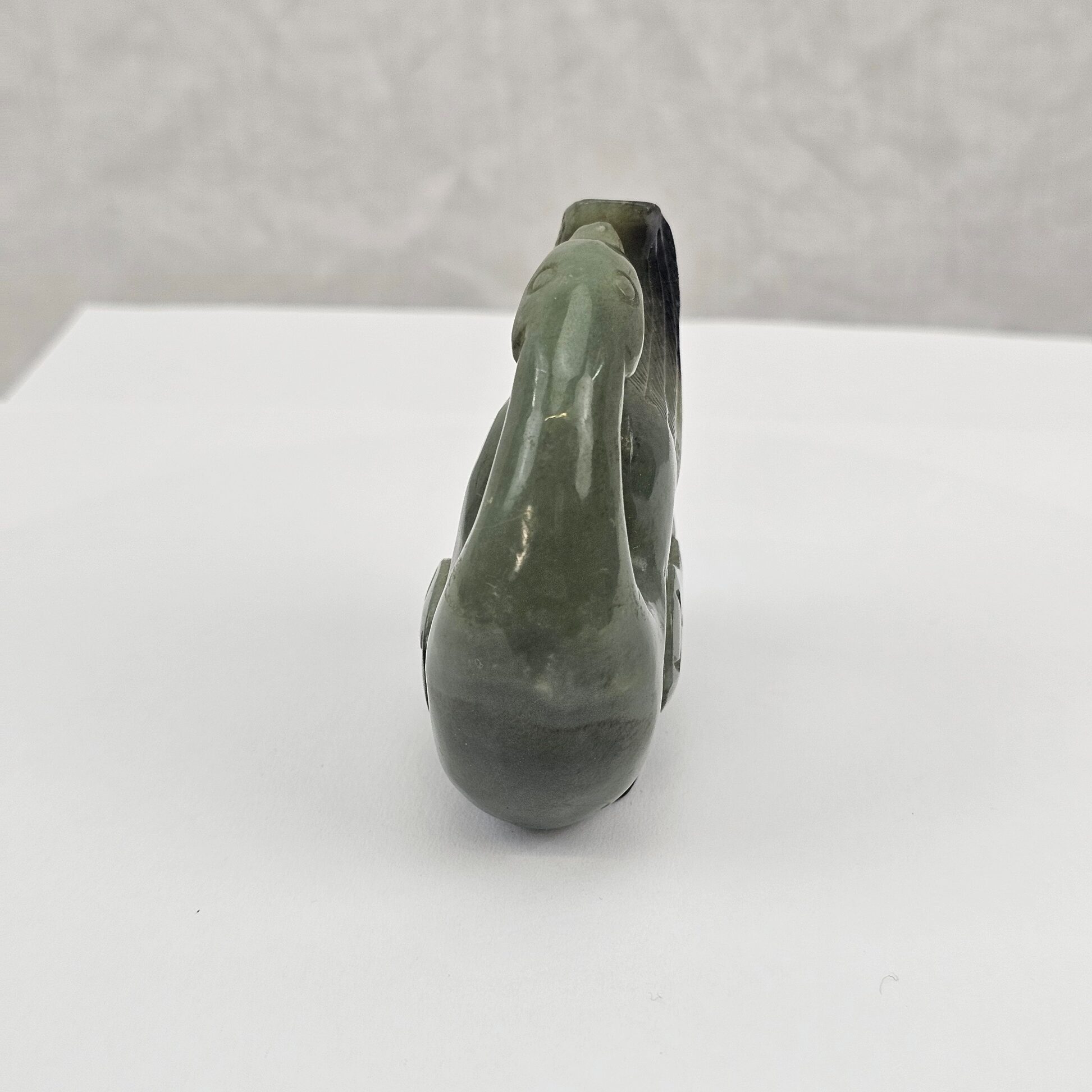 Chinese Qing Dynasty Dark Green Nephrite Jade Carving of a Goose and Gosling with Lotus, 18th to 19th Century - Image 4