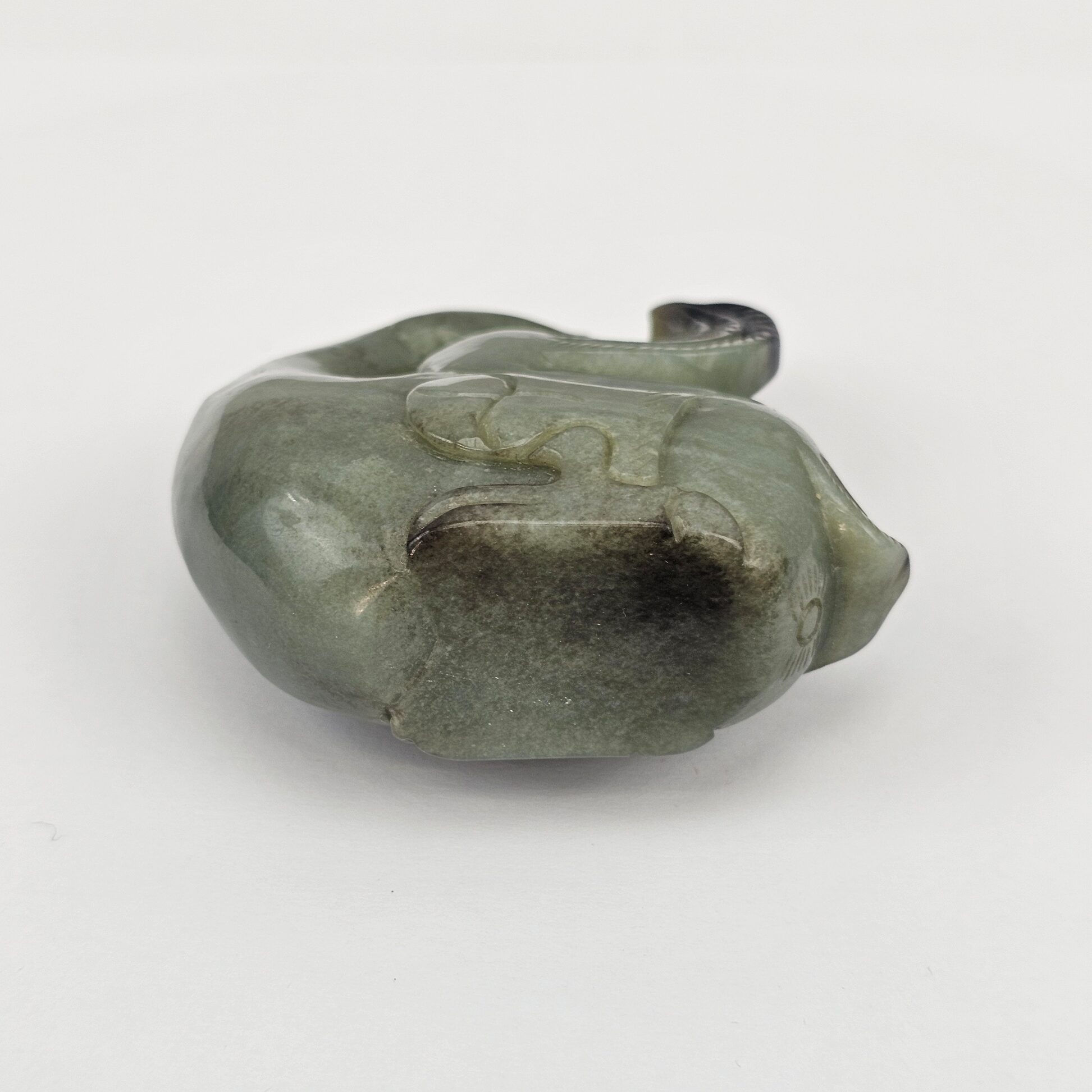 Chinese Qing Dynasty Dark Green Nephrite Jade Carving of a Goose and Gosling with Lotus, 18th to 19th Century - Image 6