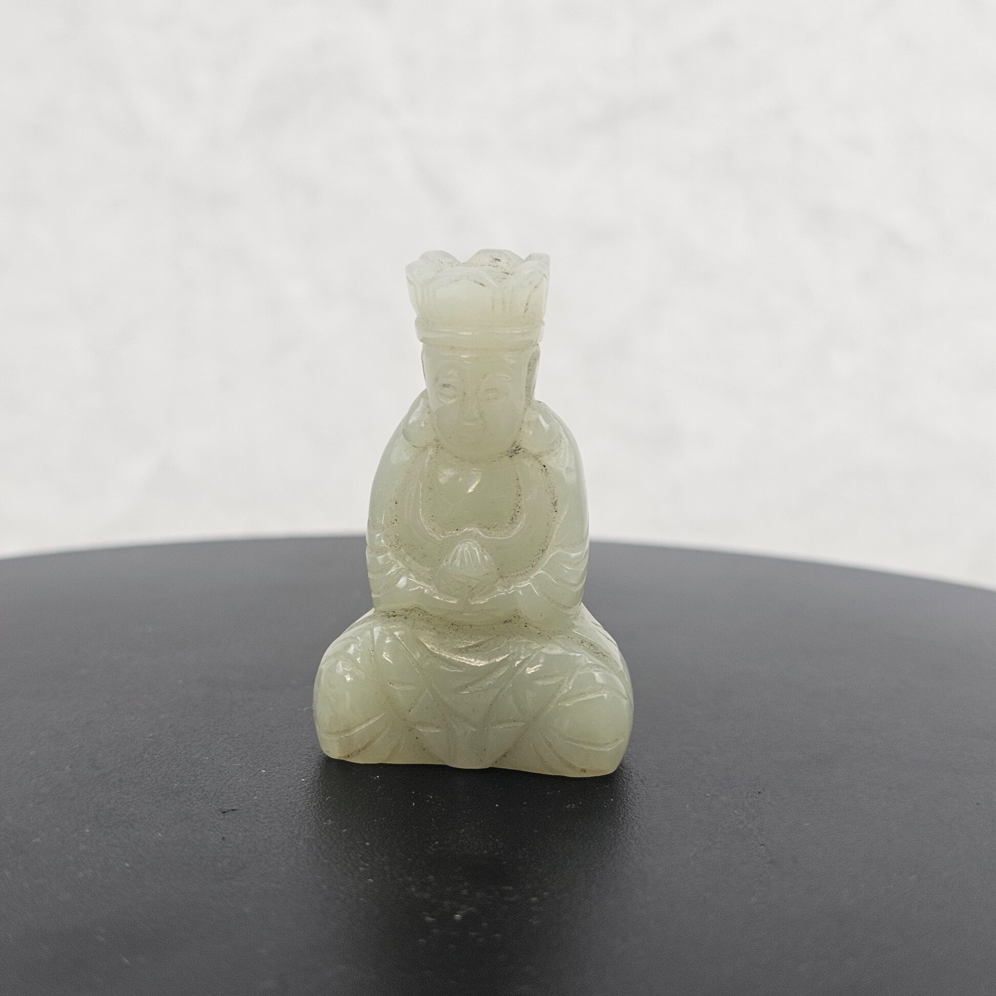 Chinese Qing Dynasty Pale Celadon Nephrite Jade Seated Crowned Deity Figure, 19th Century - Image 2