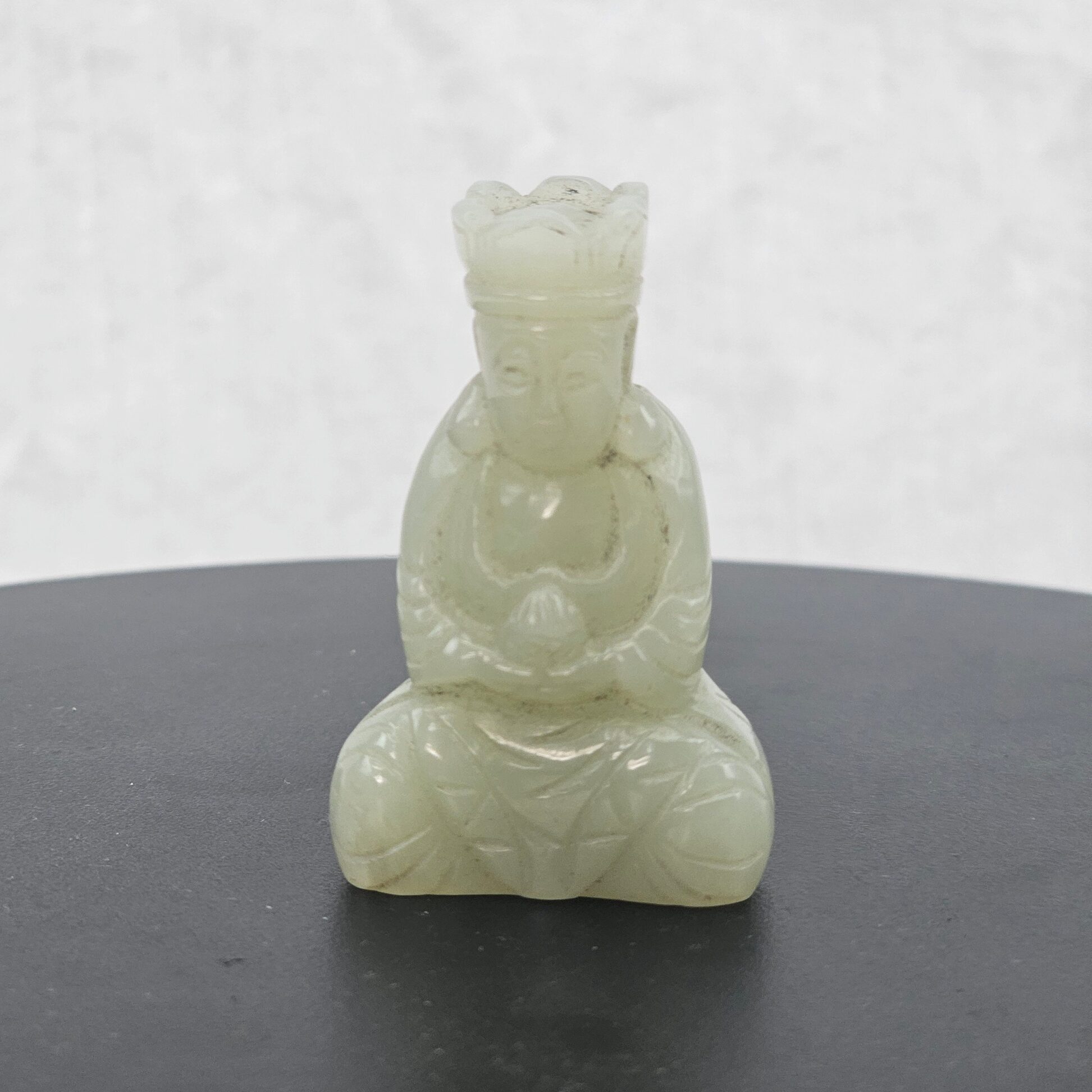 Chinese Qing Dynasty Pale Celadon Nephrite Jade Seated Crowned Deity Figure, 19th Century - Image 3