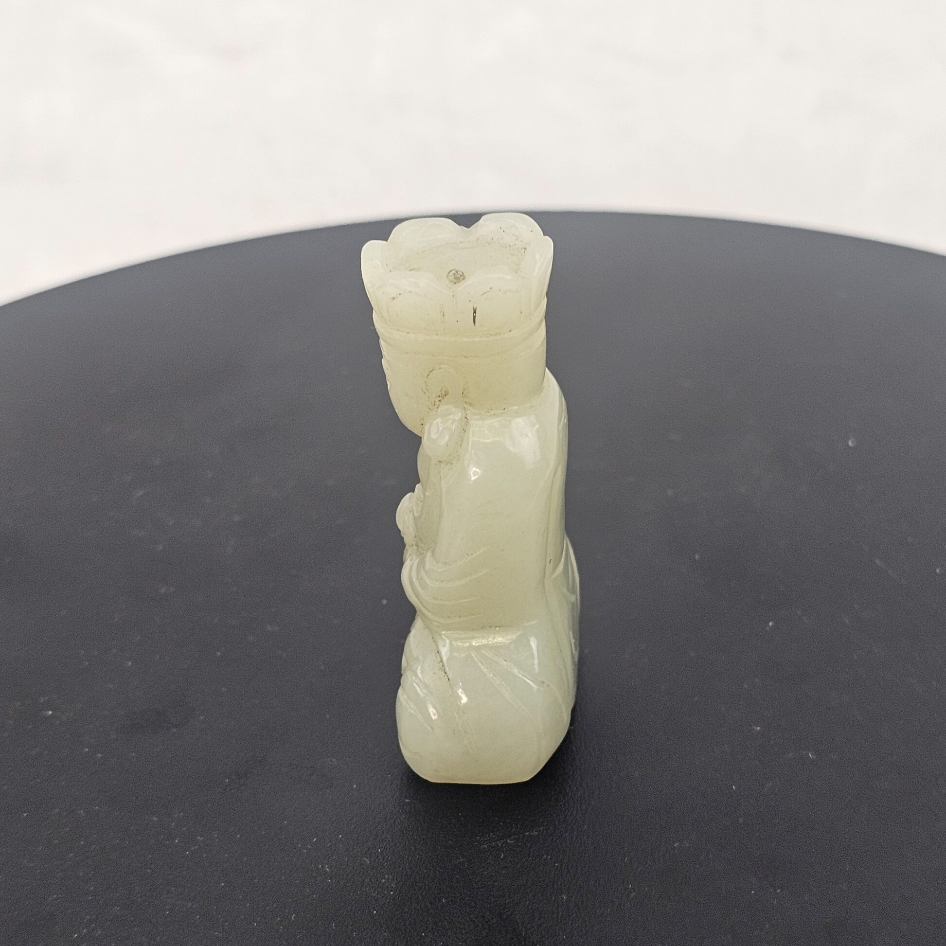 Chinese Qing Dynasty Pale Celadon Nephrite Jade Seated Crowned Deity Figure, 19th Century - Image 4