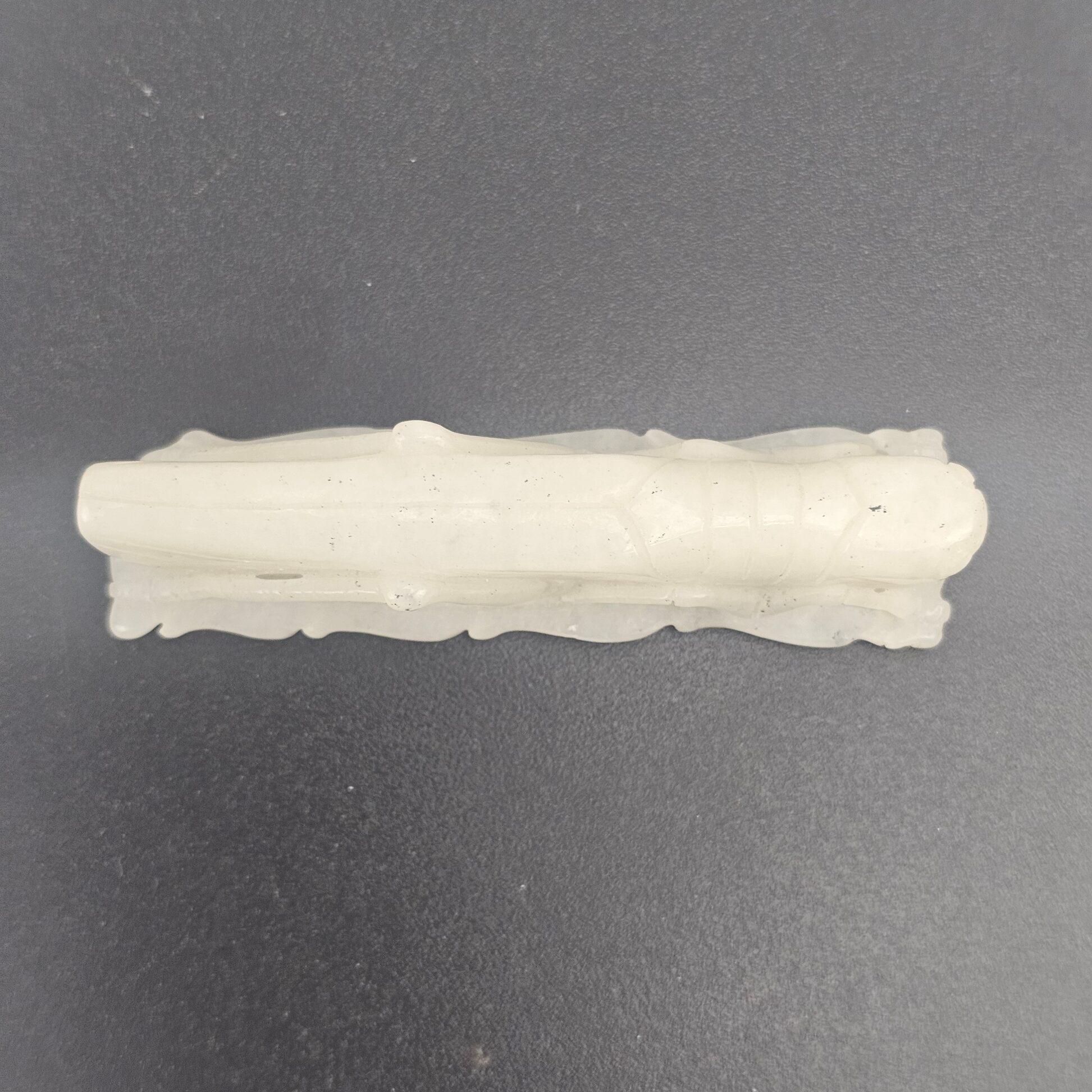 Chinese Qing Period Or Earlier Jade Grasshopper Pendant, 18th–19th Century - Image 2