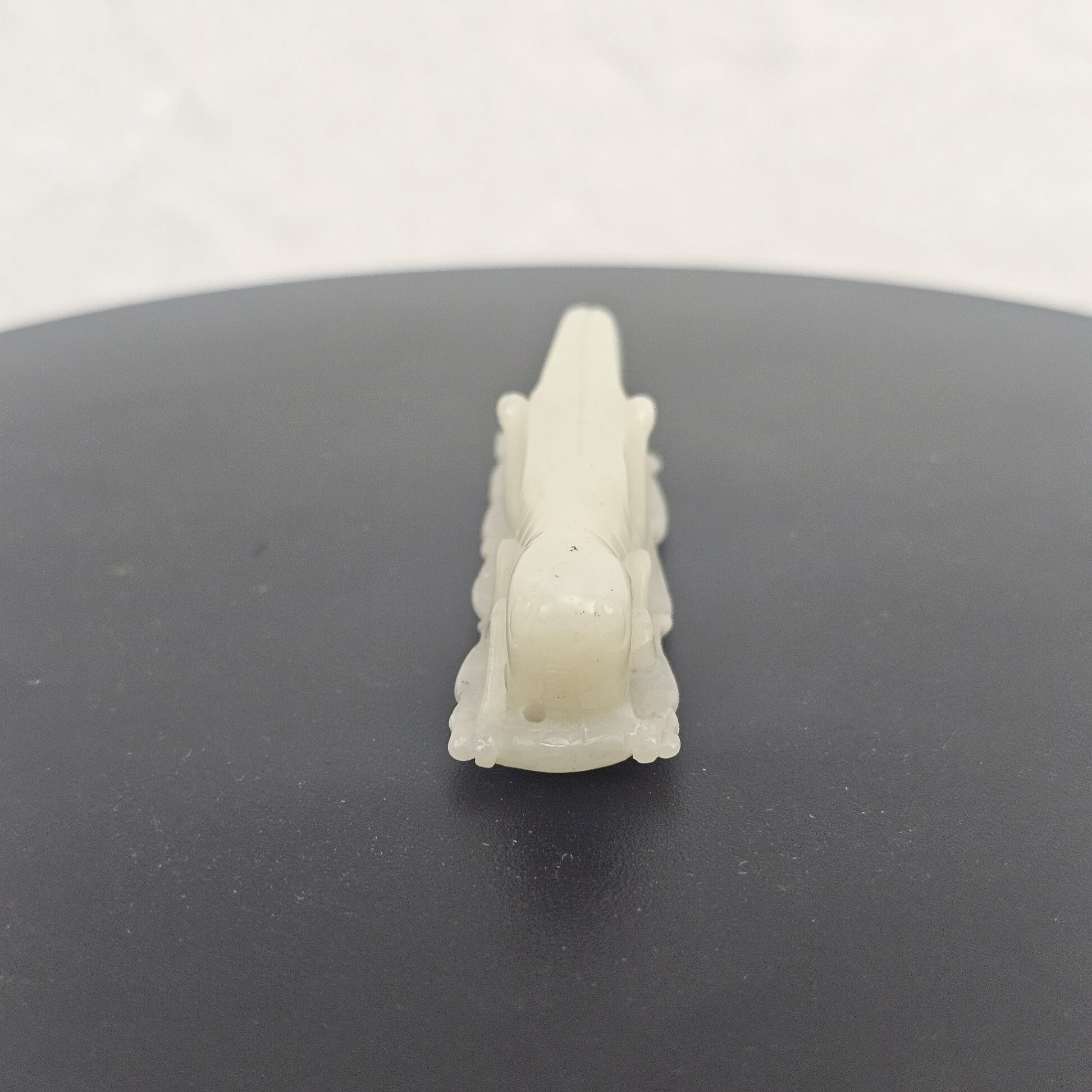 Chinese Qing Period Or Earlier Jade Grasshopper Pendant, 18th–19th Century - Image 4