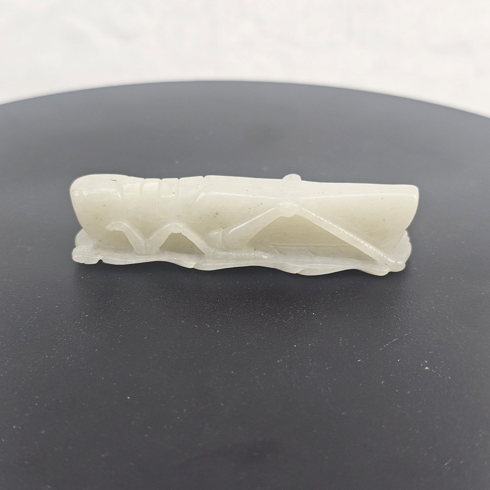 Chinese Qing Period Or Earlier Jade Grasshopper Pendant, 18th–19th Century - Image 5