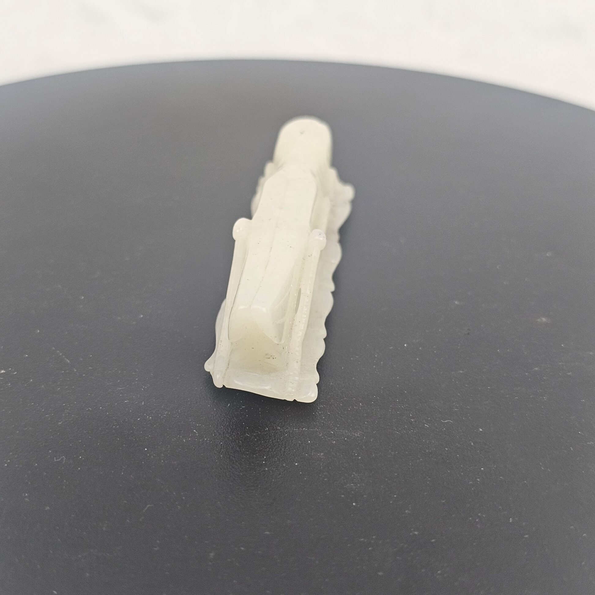 Chinese Qing Period Or Earlier Jade Grasshopper Pendant, 18th–19th Century - Image 6