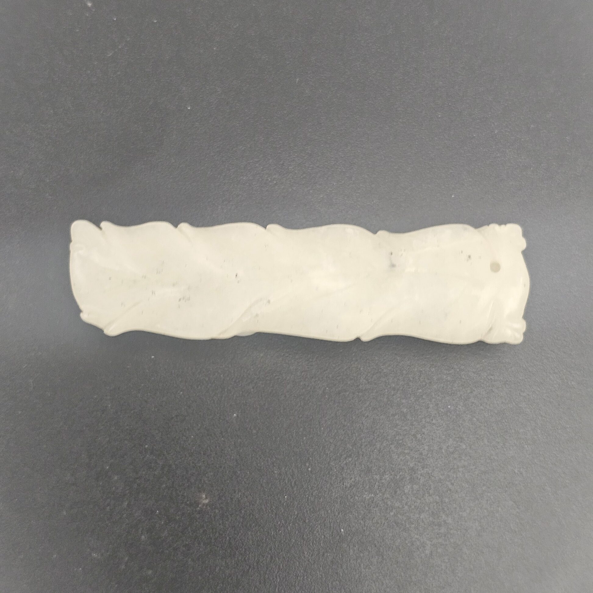Chinese Qing Period Or Earlier Jade Grasshopper Pendant, 18th–19th Century - Image 7