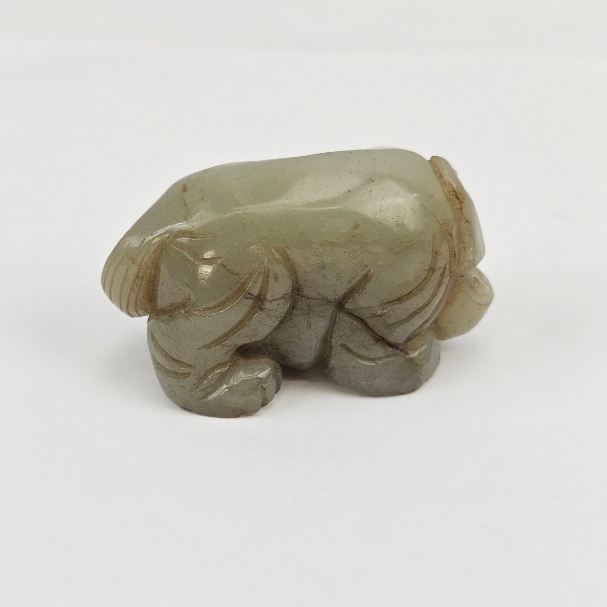 Chinese Nephrite Jade Carving of a Recumbent Elephant in Archaistic Wei Style, Qing Dynasty, 18th to 19th Century - Image 4