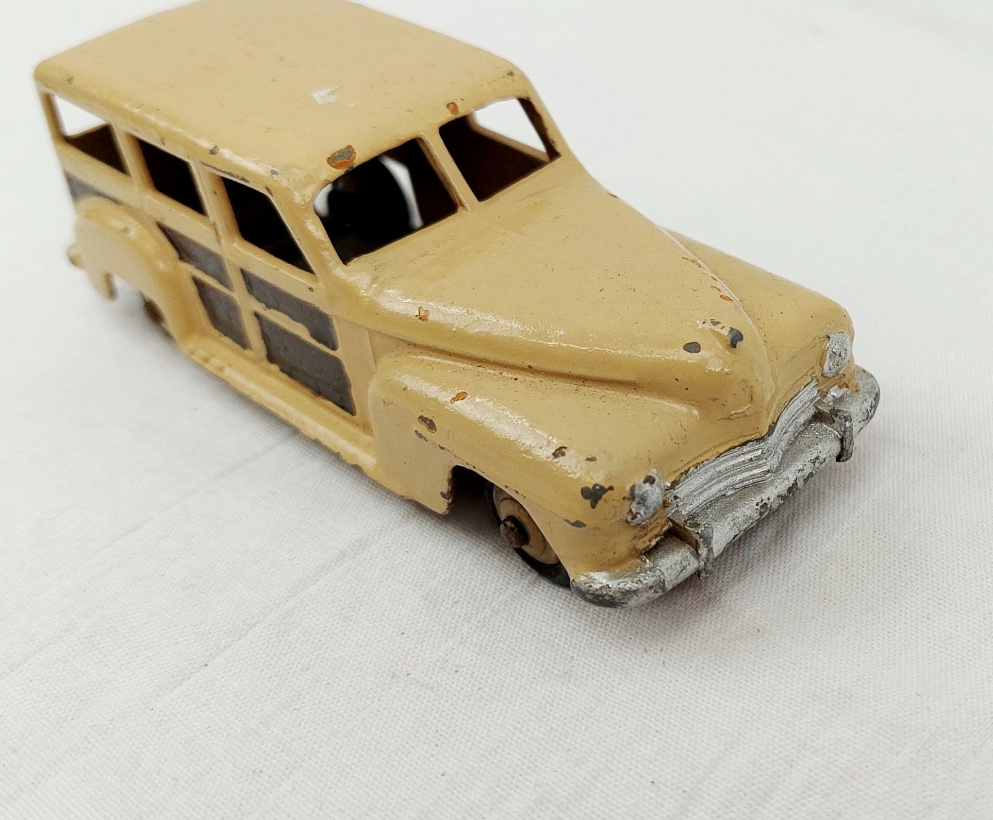 Dinky Toys 344 Plymouth Station Wagon - Image 2