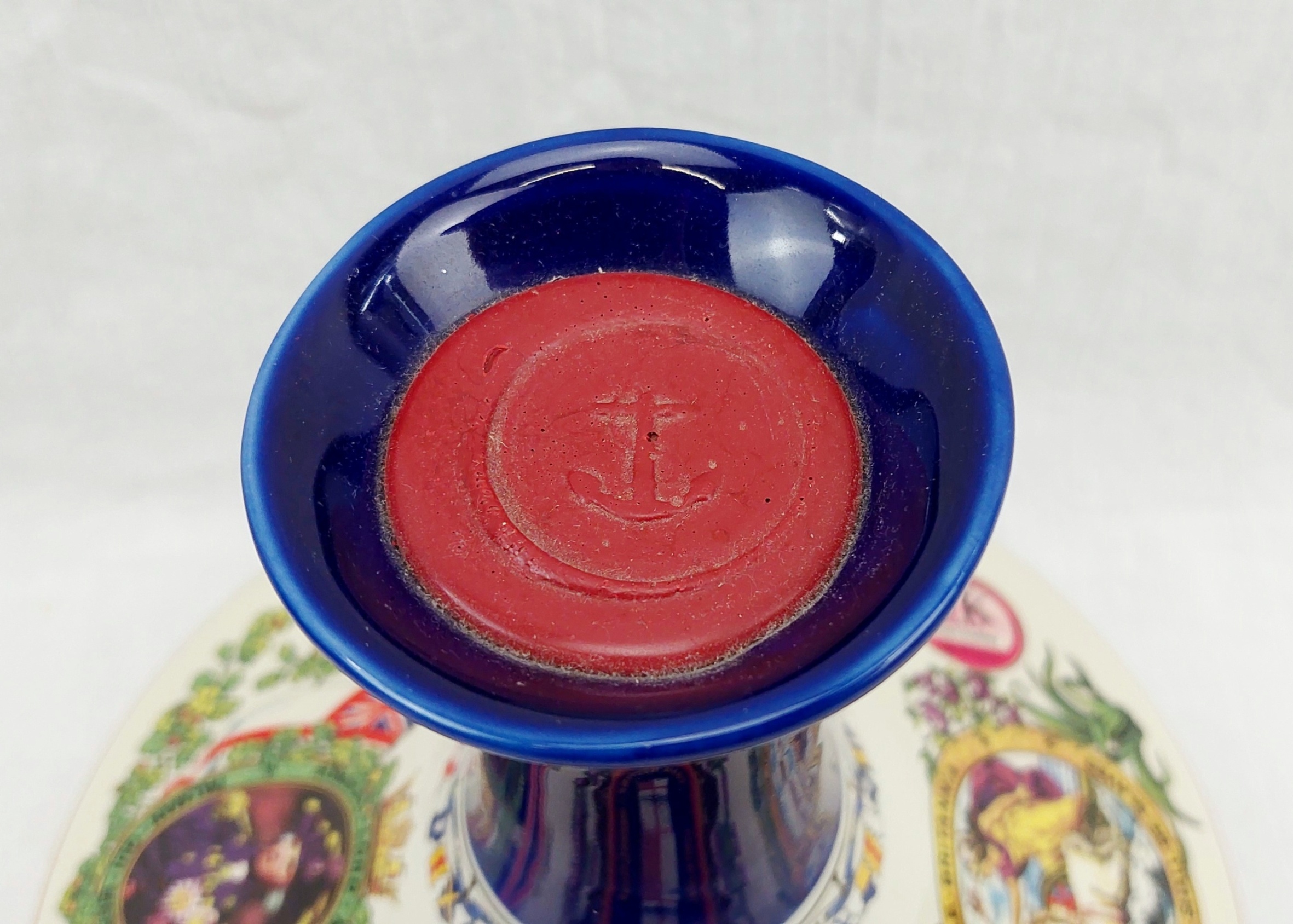 Fully Sealed 1 Litre Porcelain Deacanter of British Navy Pusser’s Rum - Image 3