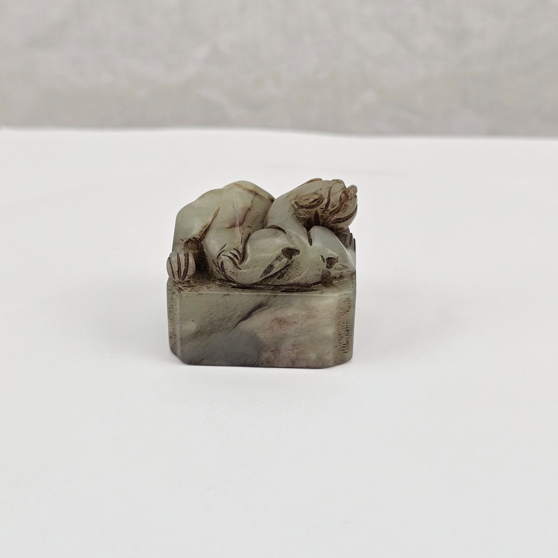 Chinese Qing Dynasty Jade Seal with Dragon and Bixie Finial, 18th to 19th Century - Image 5
