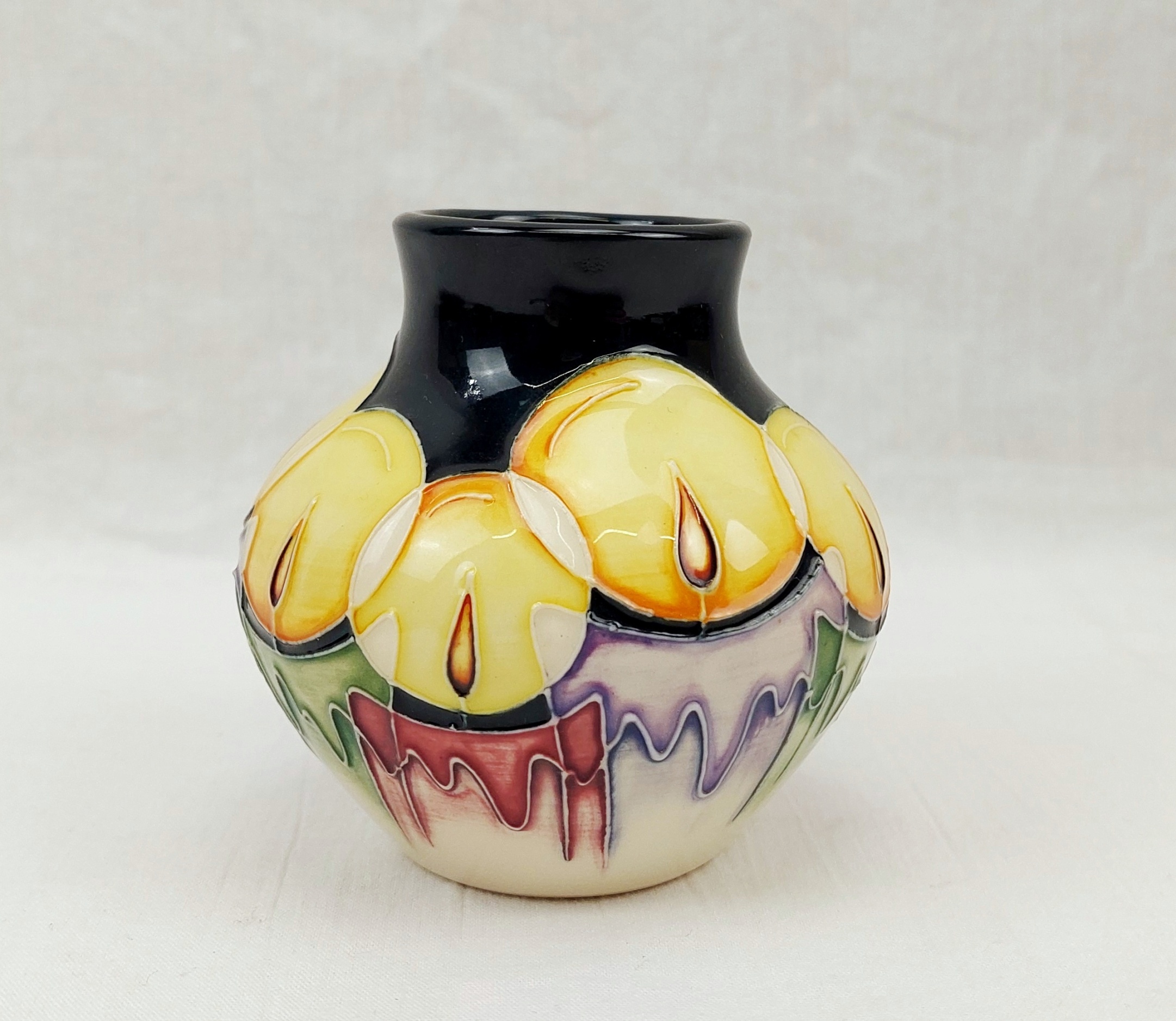 Moorcroft Christmas Candlelight Small Vase - Image 3