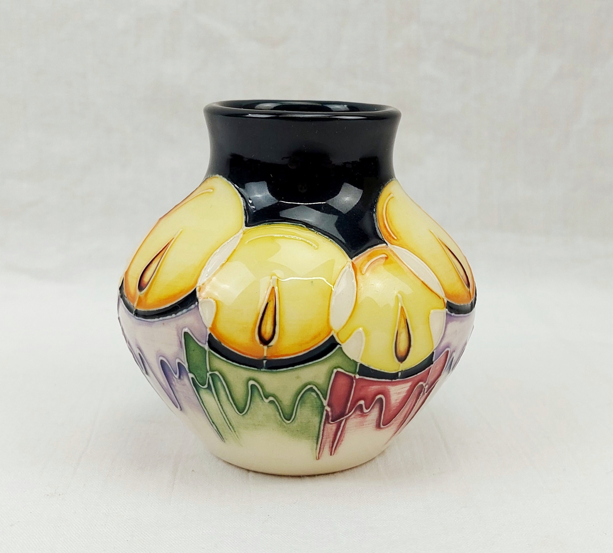 Moorcroft Christmas Candlelight Small Vase - Image 2