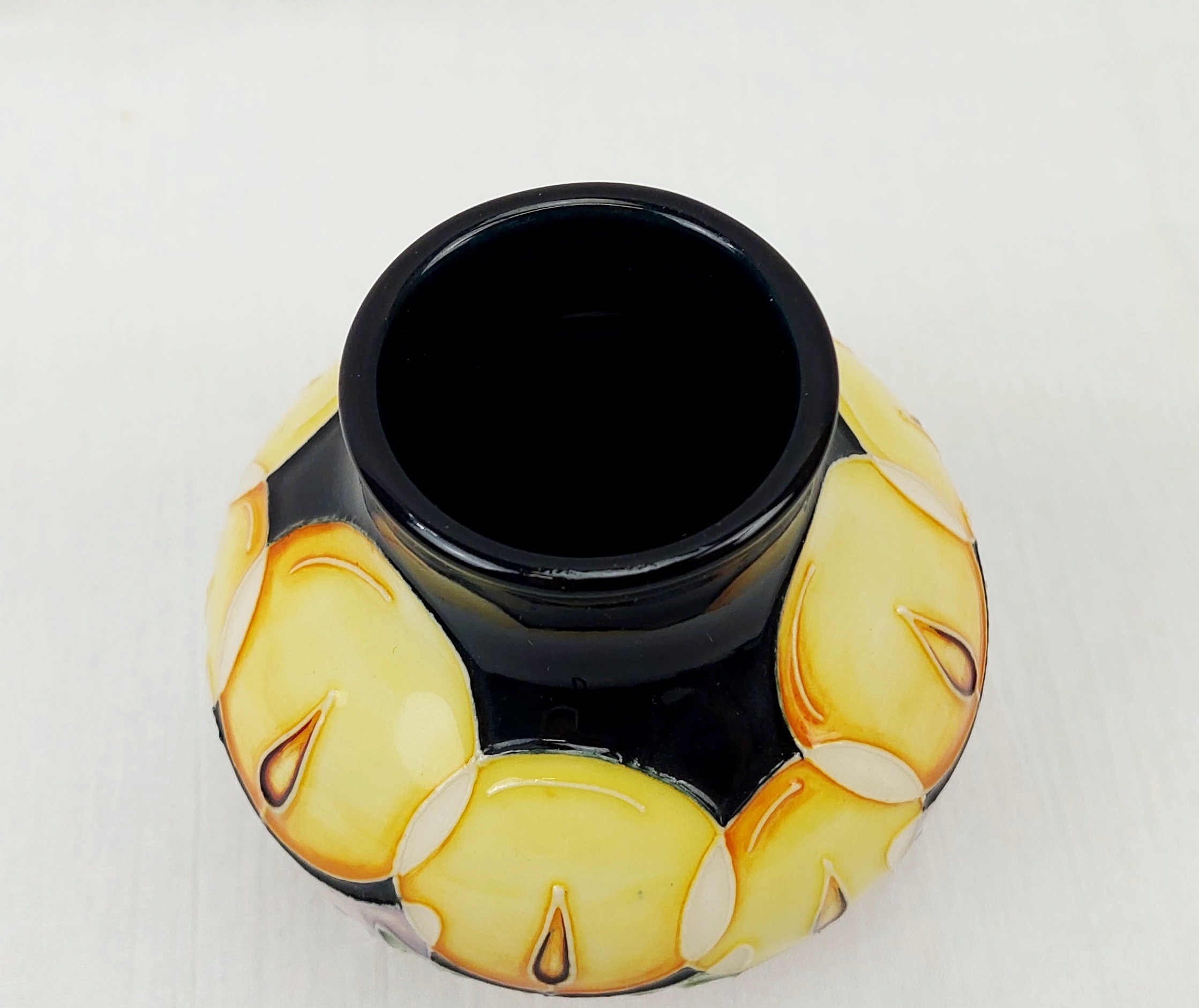 Moorcroft Christmas Candlelight Small Vase - Image 4