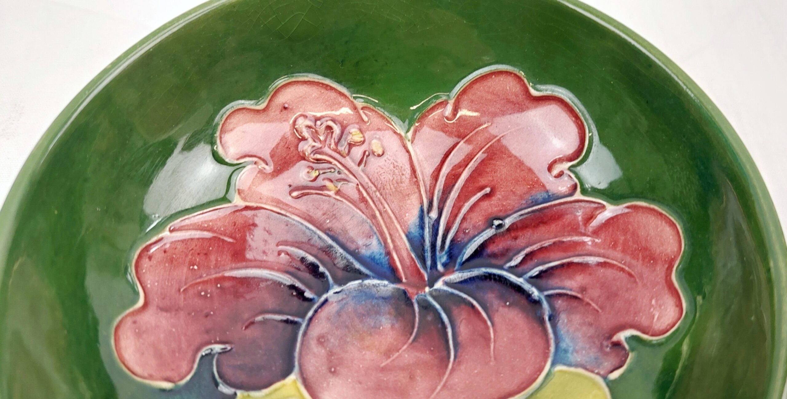 Small Moorcroft Magnolia Pattern Footed Bowl - Image 5