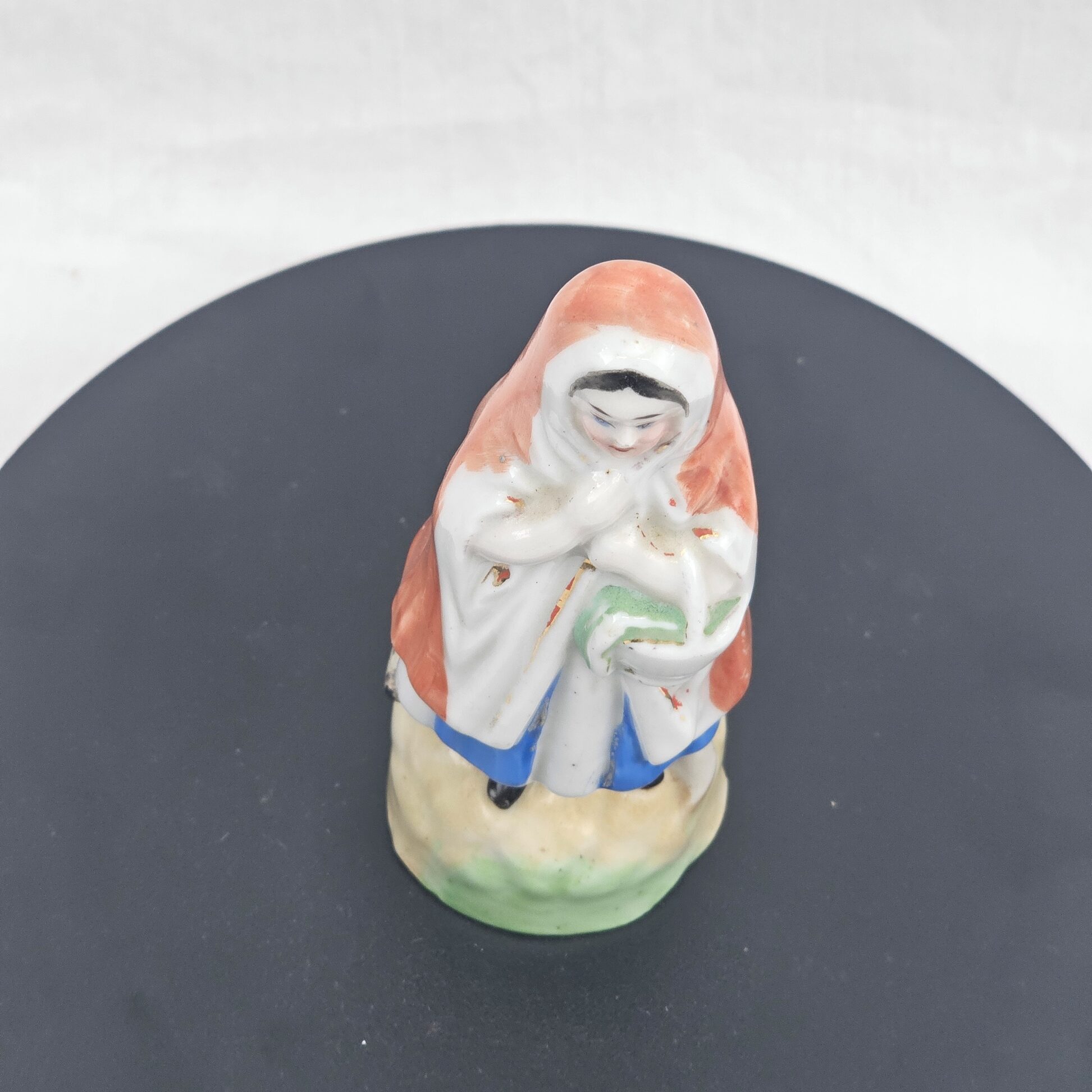 Victorian Staffordshire Pottery Figure of a Shepherdess (Bo Peep Type), circa 1850–1870 - Image 5