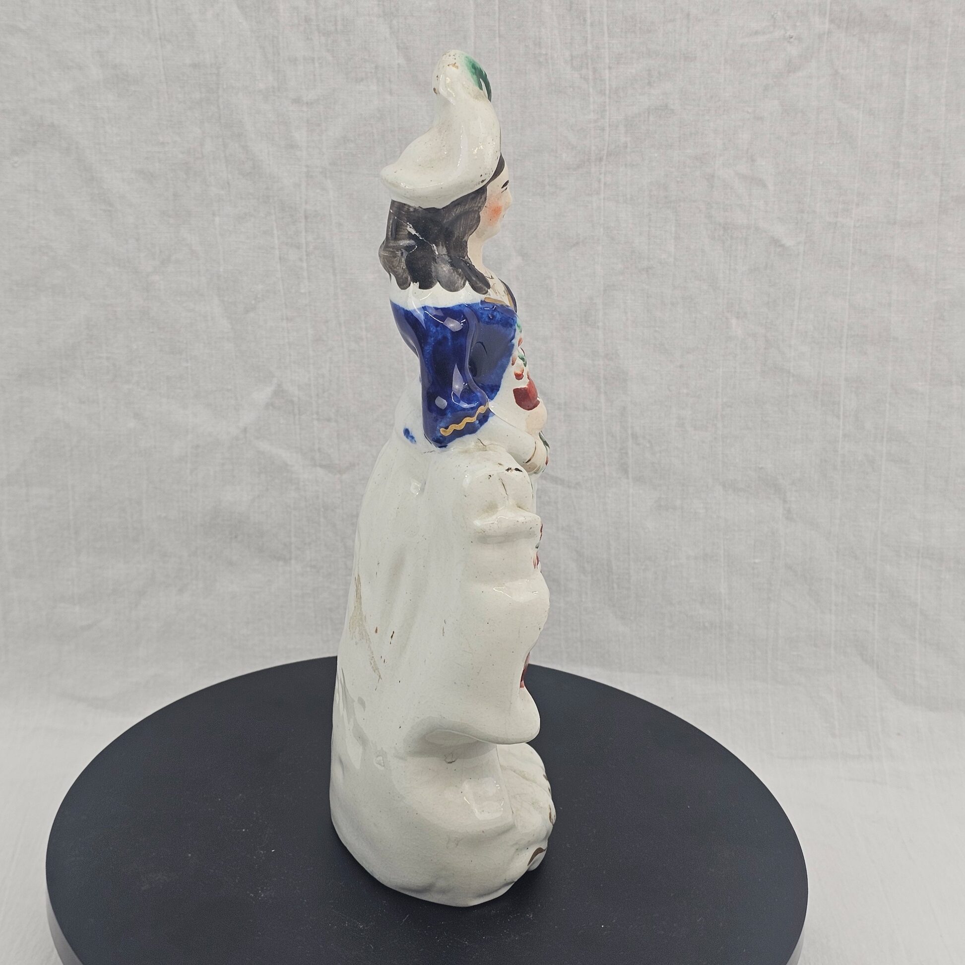 Antique Victorian Staffordshire Pottery Figure of a Girl with Flowers, c.1850–1870 - Image 4