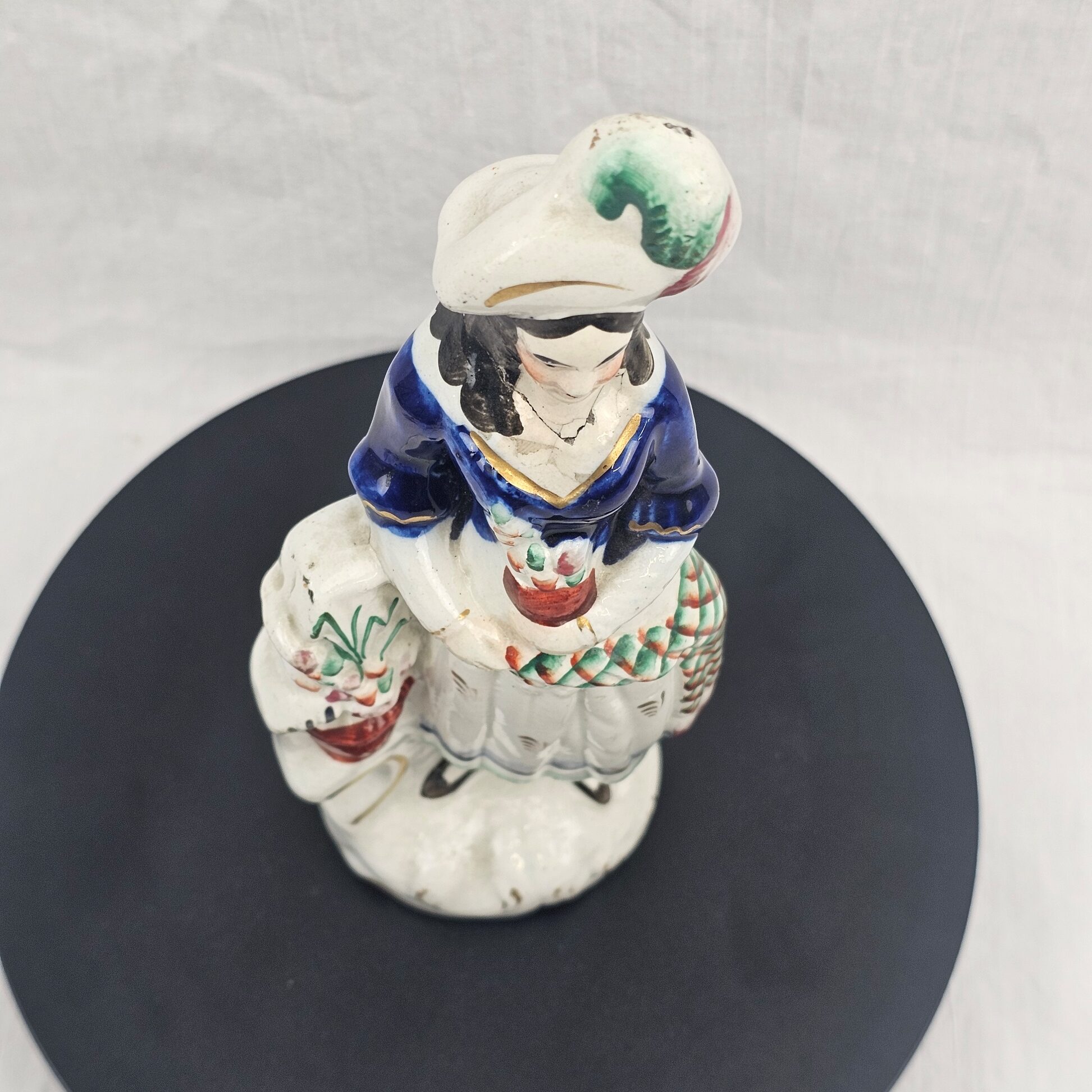 Antique Victorian Staffordshire Pottery Figure of a Girl with Flowers, c.1850–1870 - Image 5