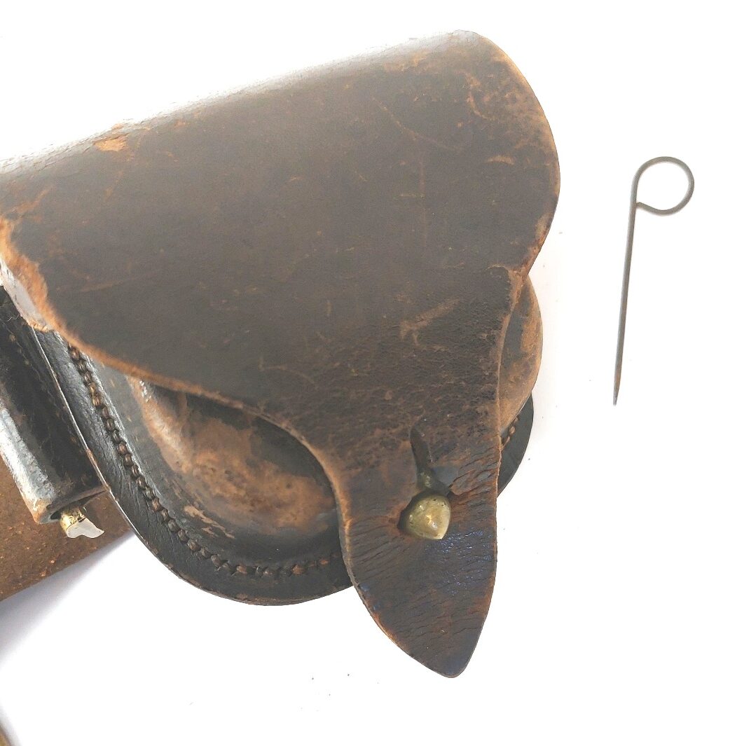 US, Civil War, Early Colt Model 1860 Army .44 Revolver (c.1863) with Complete Belt Rig: Eagle Plate, Holster, Model 1850 Cap Pouch, Accessory Pouch and Shoulder Support Strap, Serial No. 89837, Obsolete Calibre - Image 42