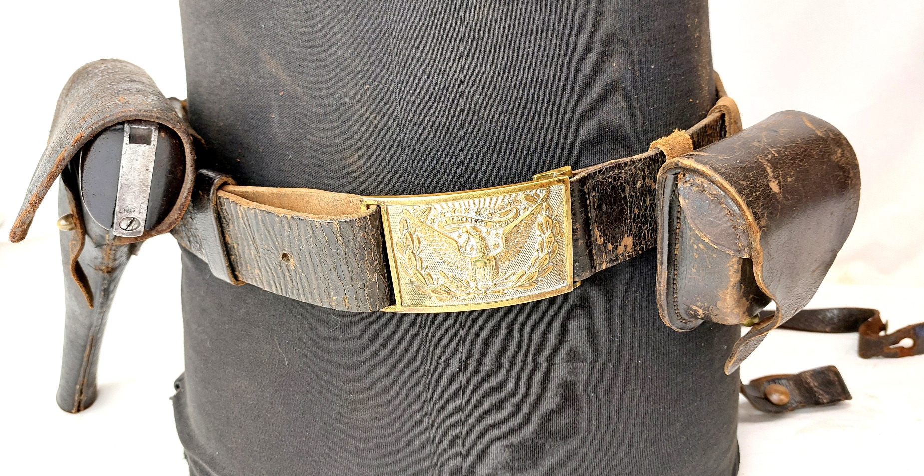 US, Civil War, Early Colt Model 1860 Army .44 Revolver (c.1863) with Complete Belt Rig: Eagle Plate, Holster, Model 1850 Cap Pouch, Accessory Pouch and Shoulder Support Strap, Serial No. 89837, Obsolete Calibre - Image 2