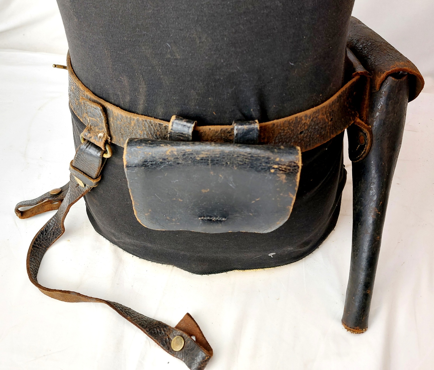 US, Civil War, Early Colt Model 1860 Army .44 Revolver (c.1863) with Complete Belt Rig: Eagle Plate, Holster, Model 1850 Cap Pouch, Accessory Pouch and Shoulder Support Strap, Serial No. 89837, Obsolete Calibre - Image 3